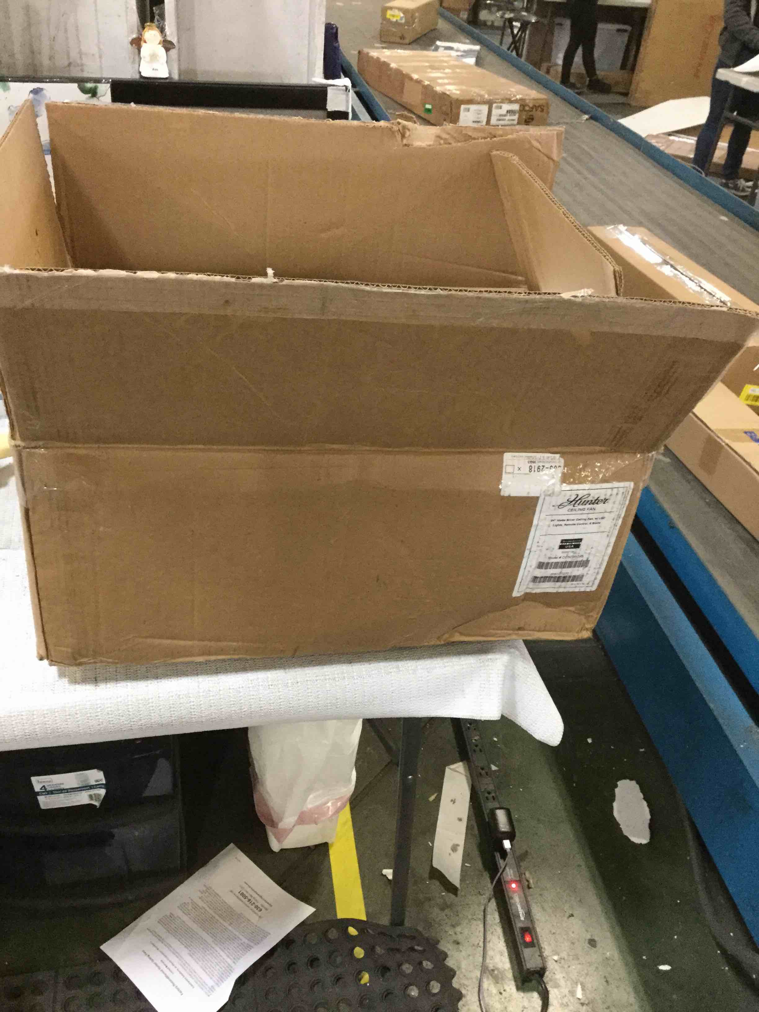 https://s3.amazonaws.com/lotting-images-prod/bidfta/RED0826970_1641926848732.jpeg