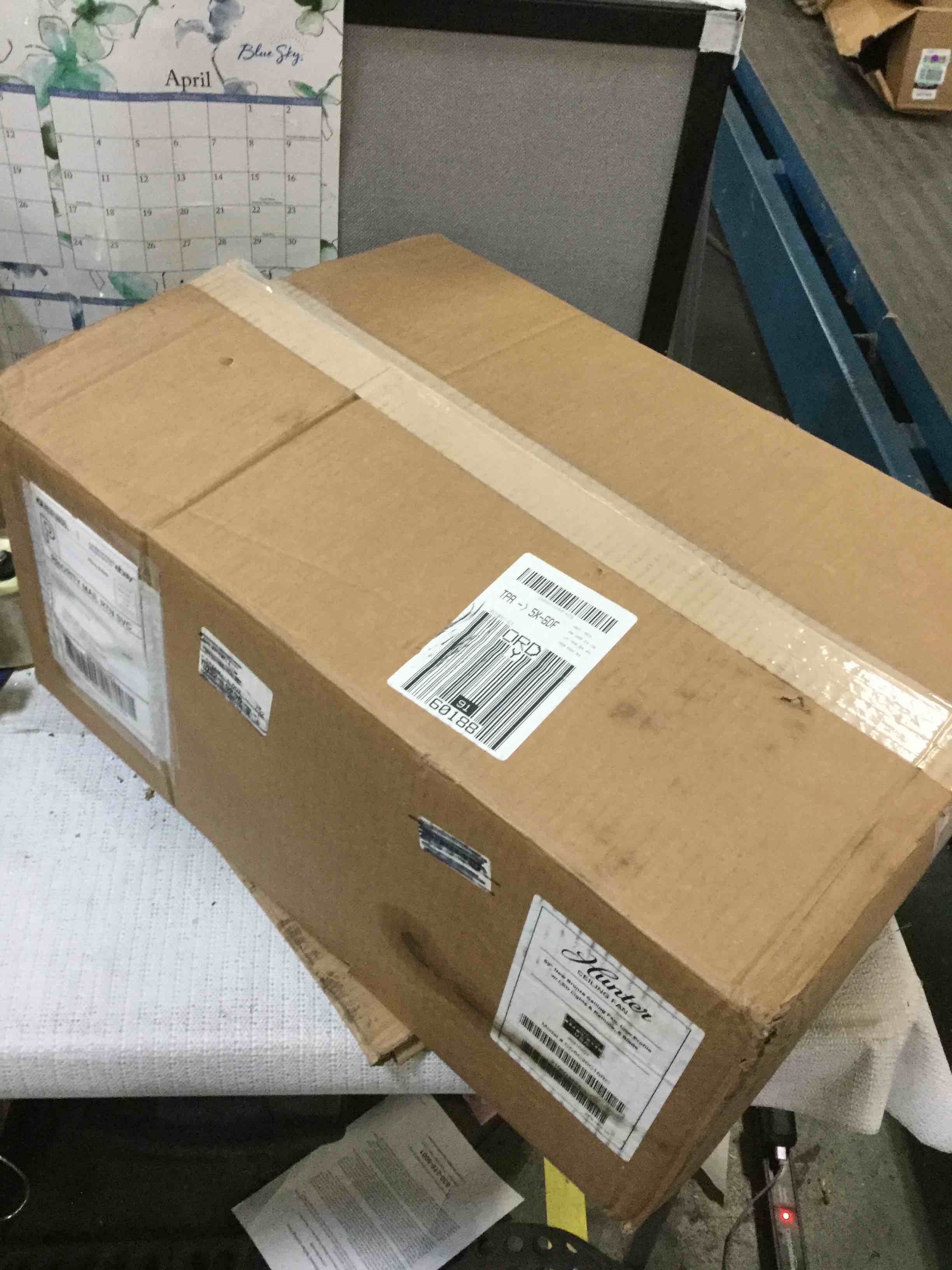 https://s3.amazonaws.com/lotting-images-prod/bidfta/RED0826972_1641927488626.jpeg
