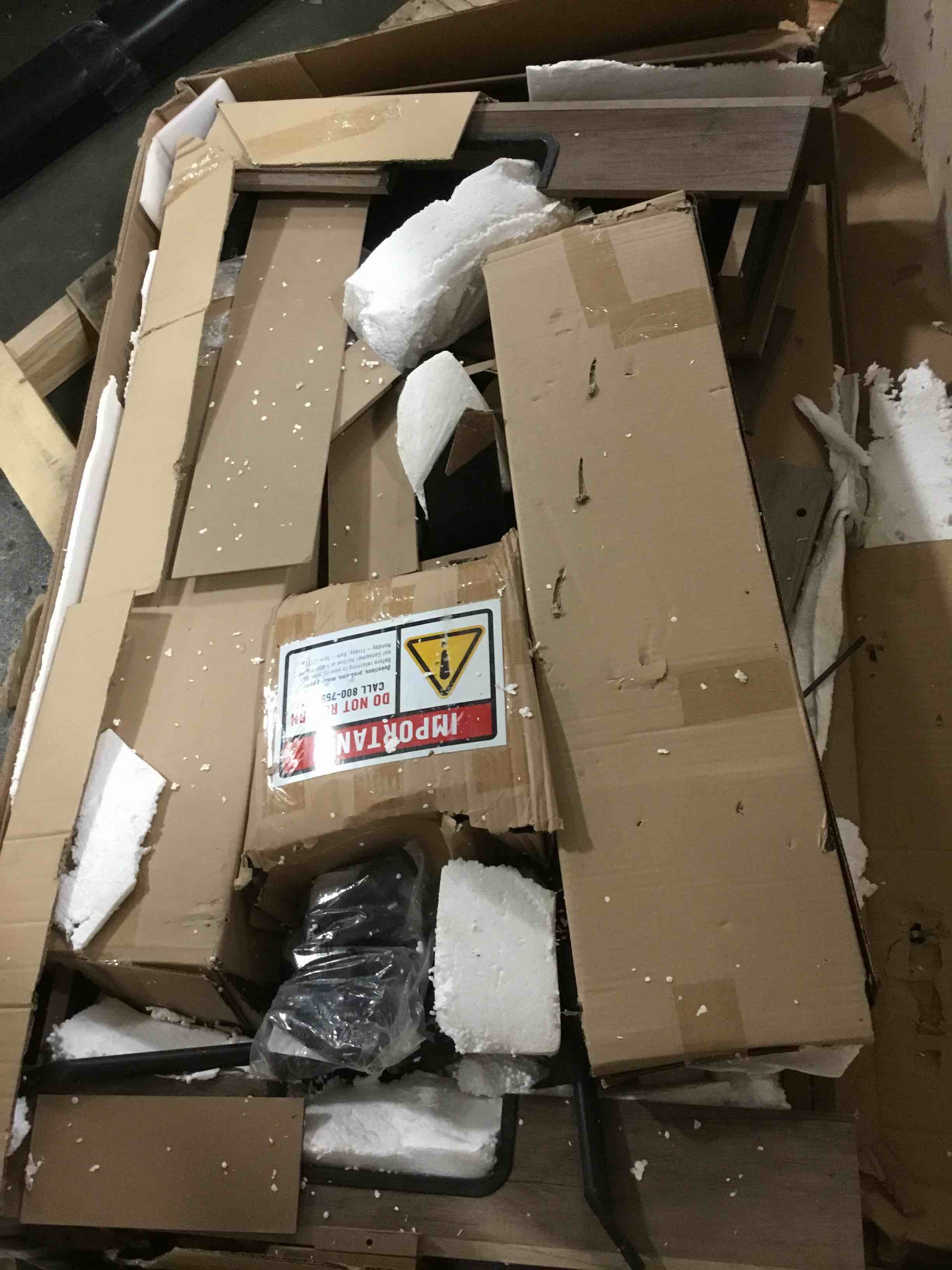 https://s3.amazonaws.com/lotting-images-prod/bidfta/RED0952406_1614017057476.jpeg