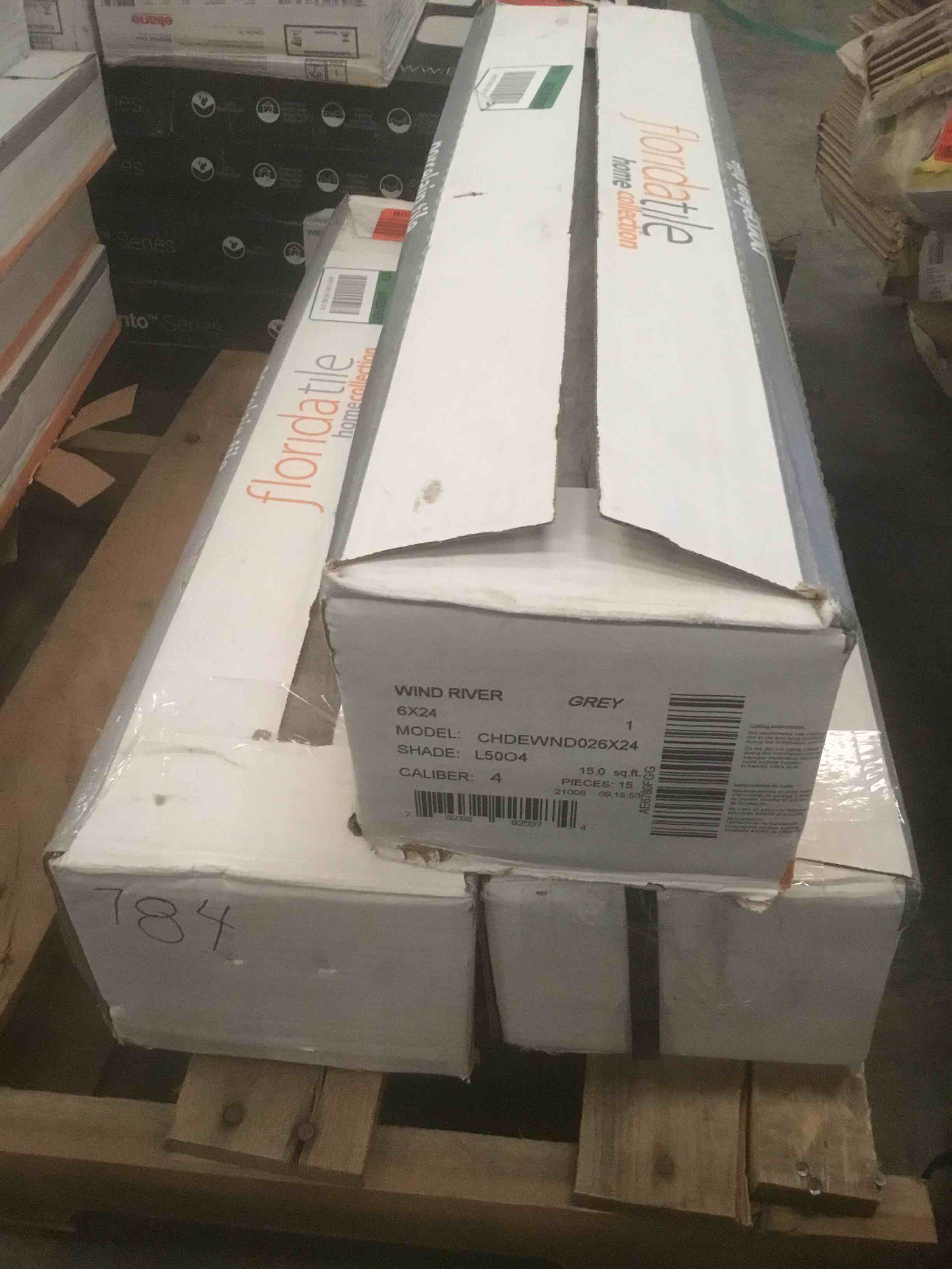 https://s3.amazonaws.com/lotting-images-prod/bidfta/RED0982728_1618944039670.jpeg