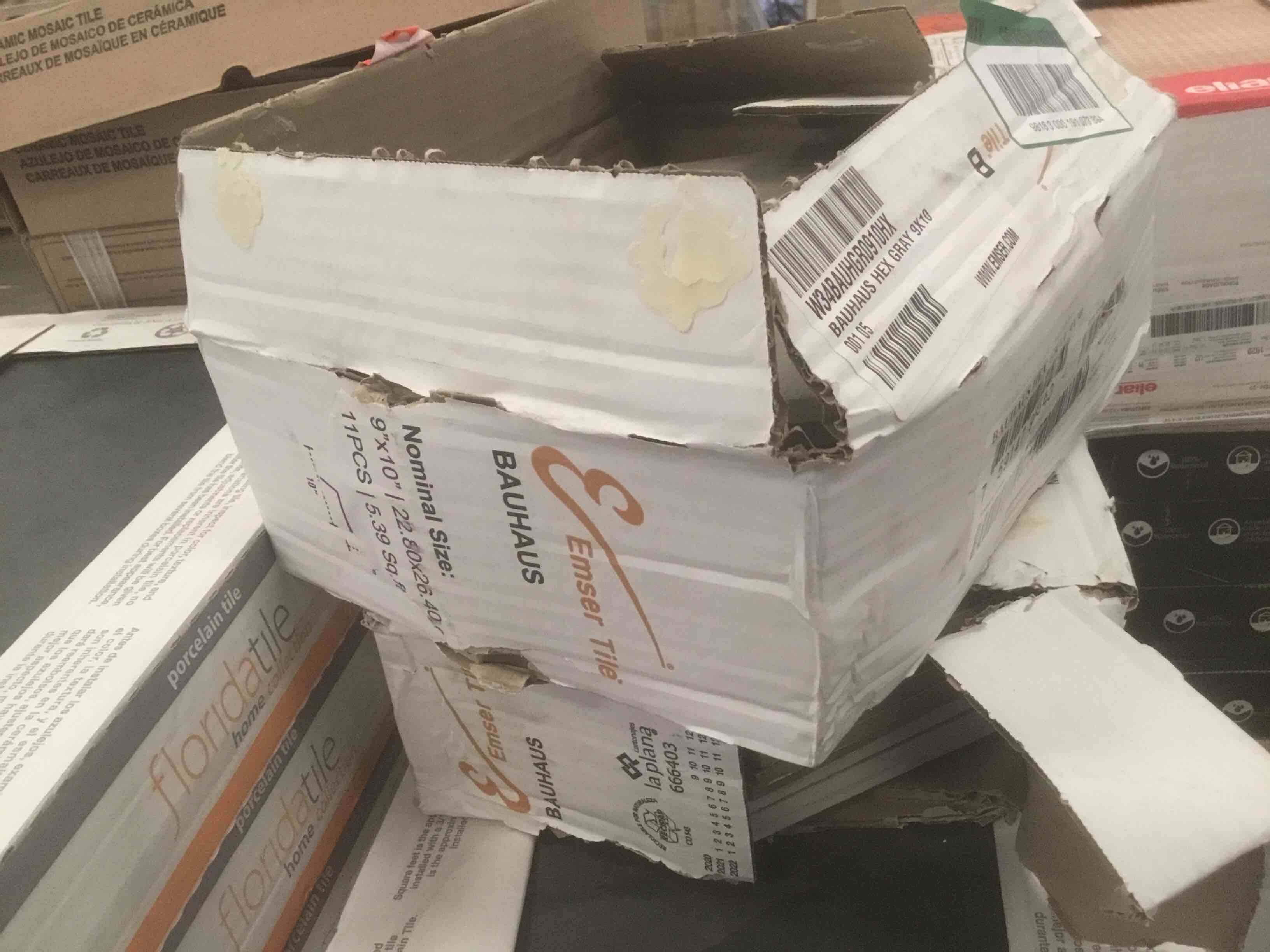 https://s3.amazonaws.com/lotting-images-prod/bidfta/RED0982729_1618944722065.jpeg