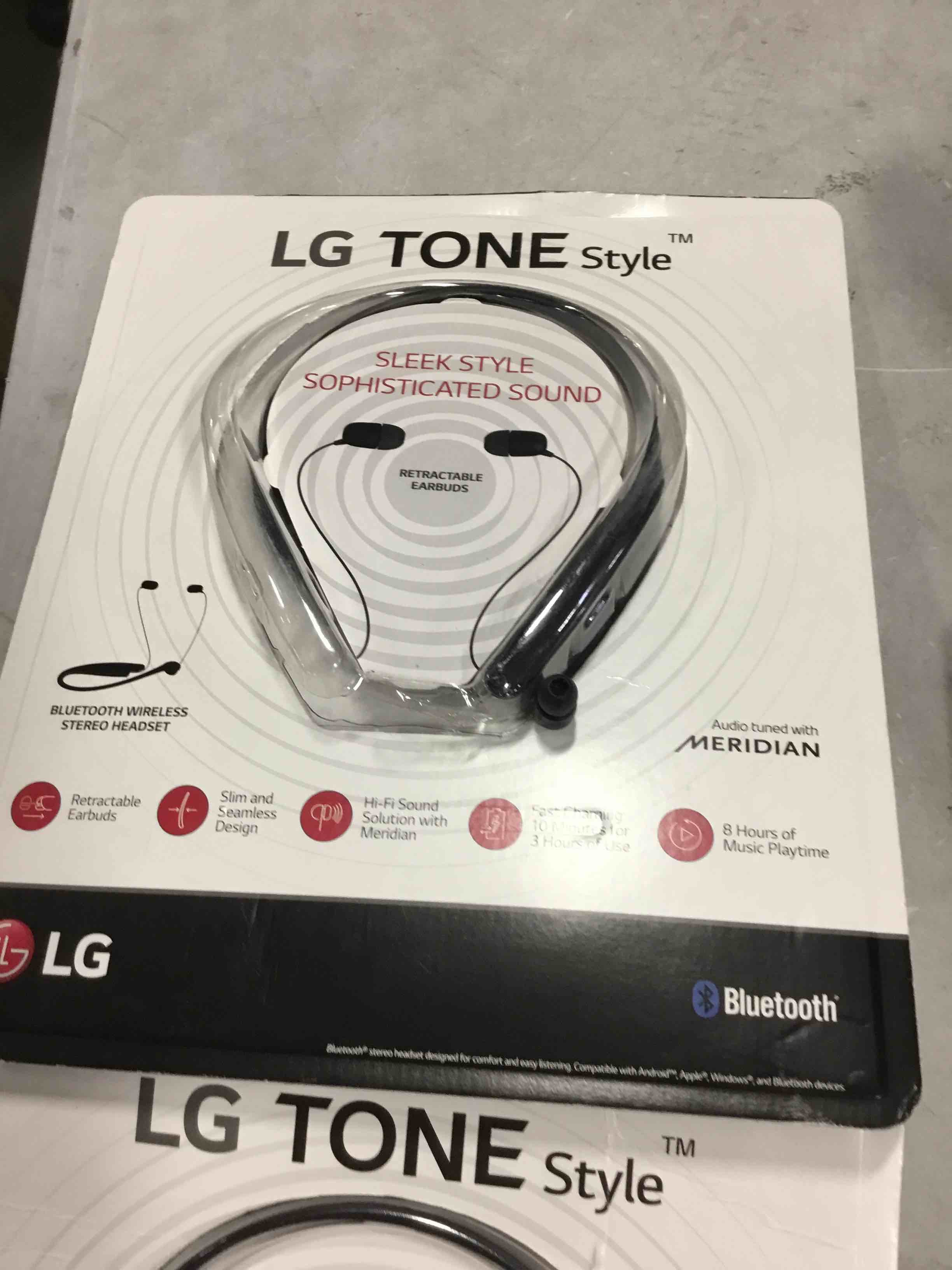 https://s3.amazonaws.com/lotting-images-prod/bidfta/RED1496680_1637678188457.jpeg