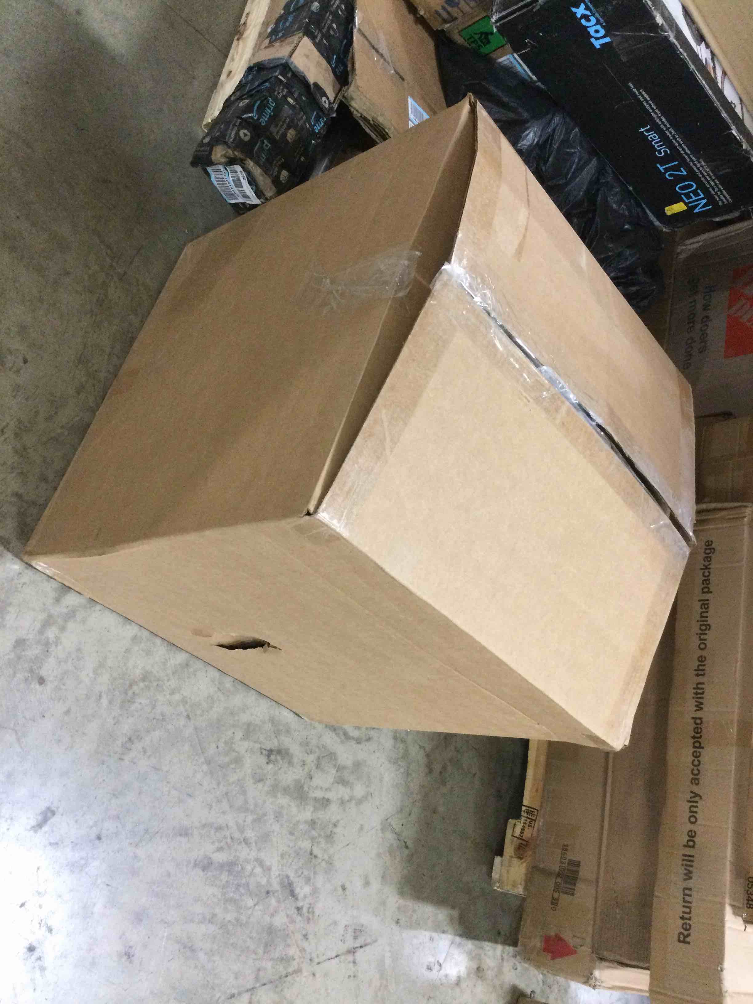 https://s3.amazonaws.com/lotting-images-prod/bidfta/RED1788280_1649341648327.jpeg