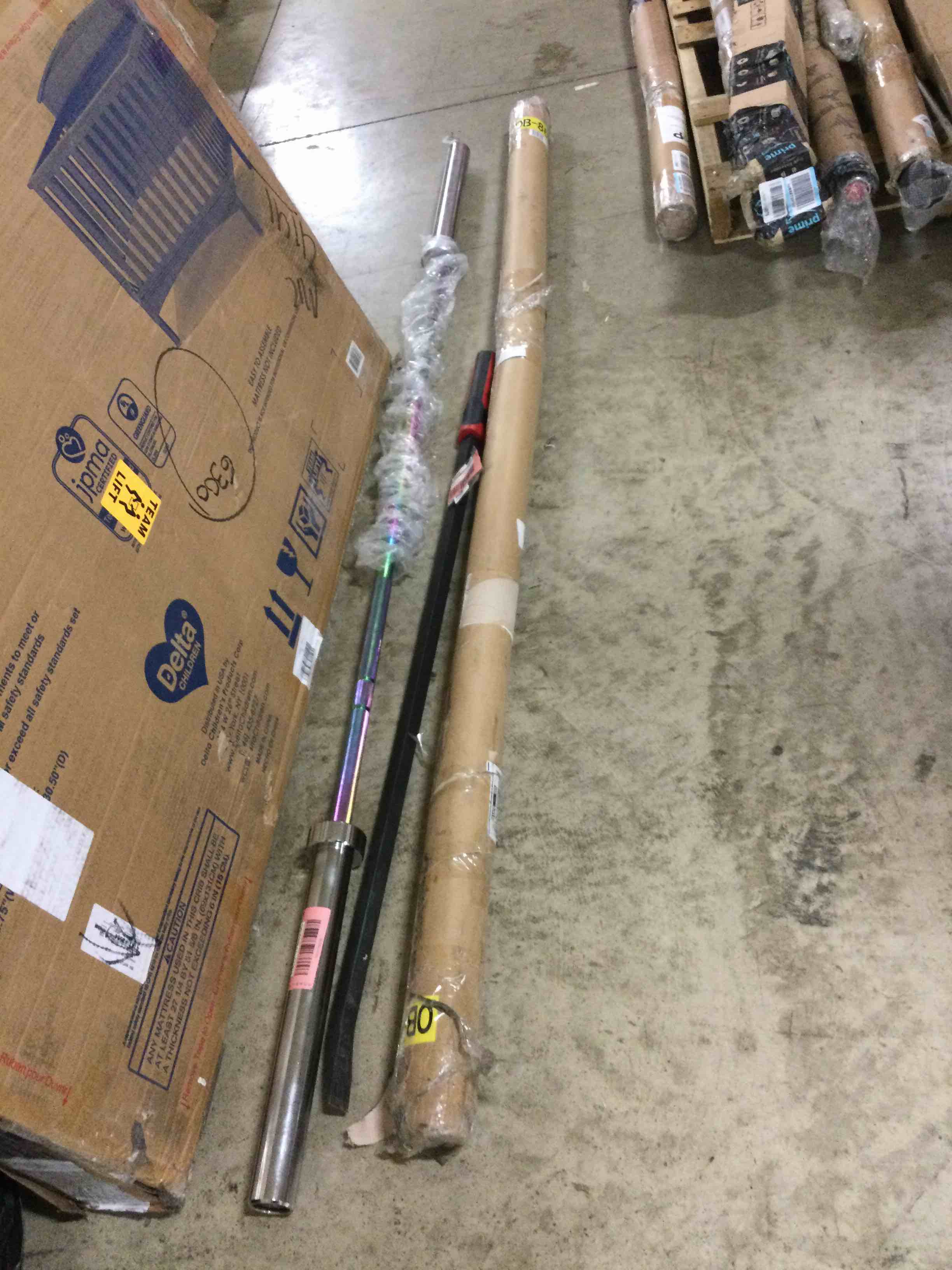 https://s3.amazonaws.com/lotting-images-prod/bidfta/RED1788292_1649344322265.jpeg