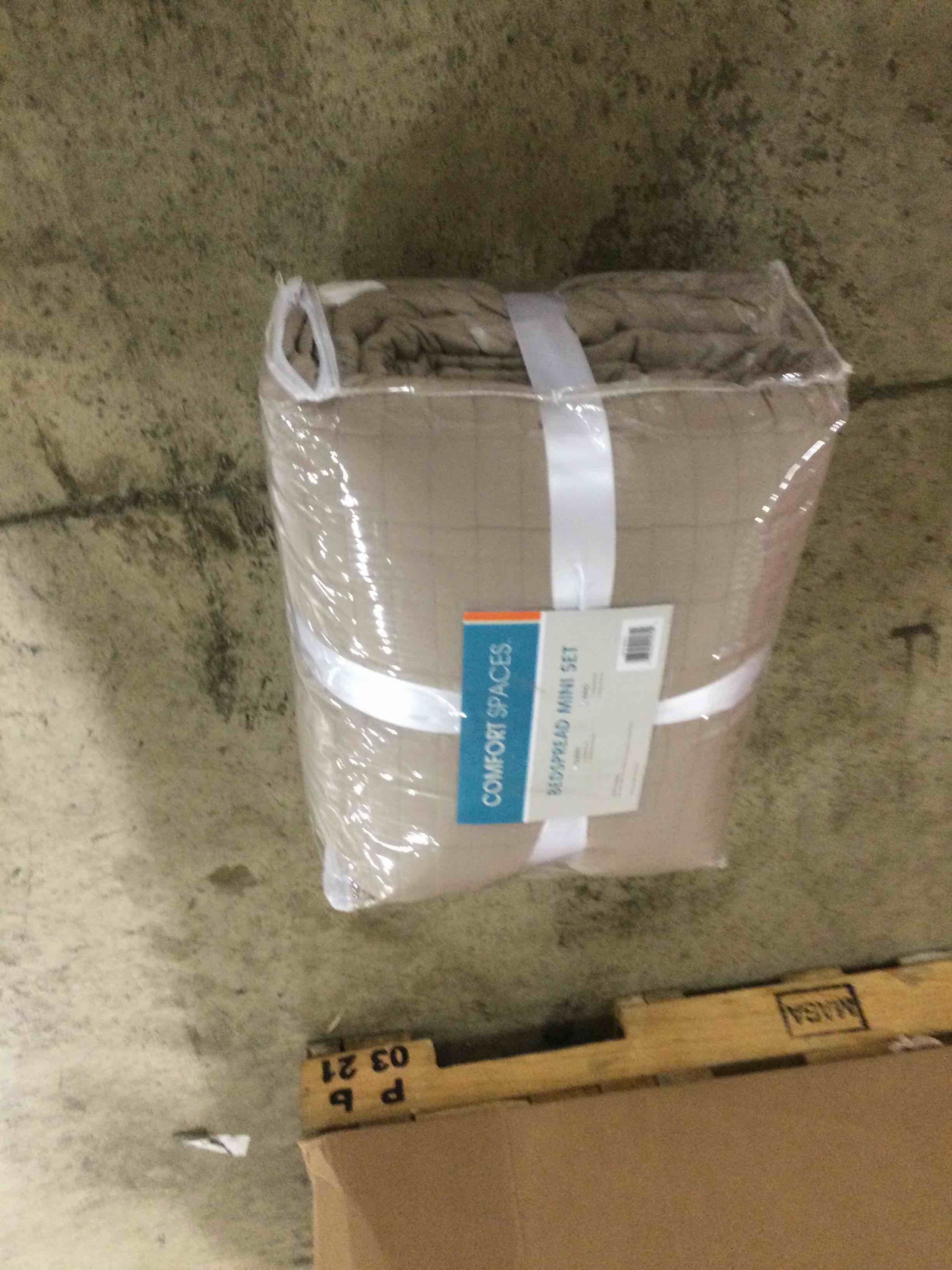 https://s3.amazonaws.com/lotting-images-prod/bidfta/RED1788299_1649346885840.jpeg