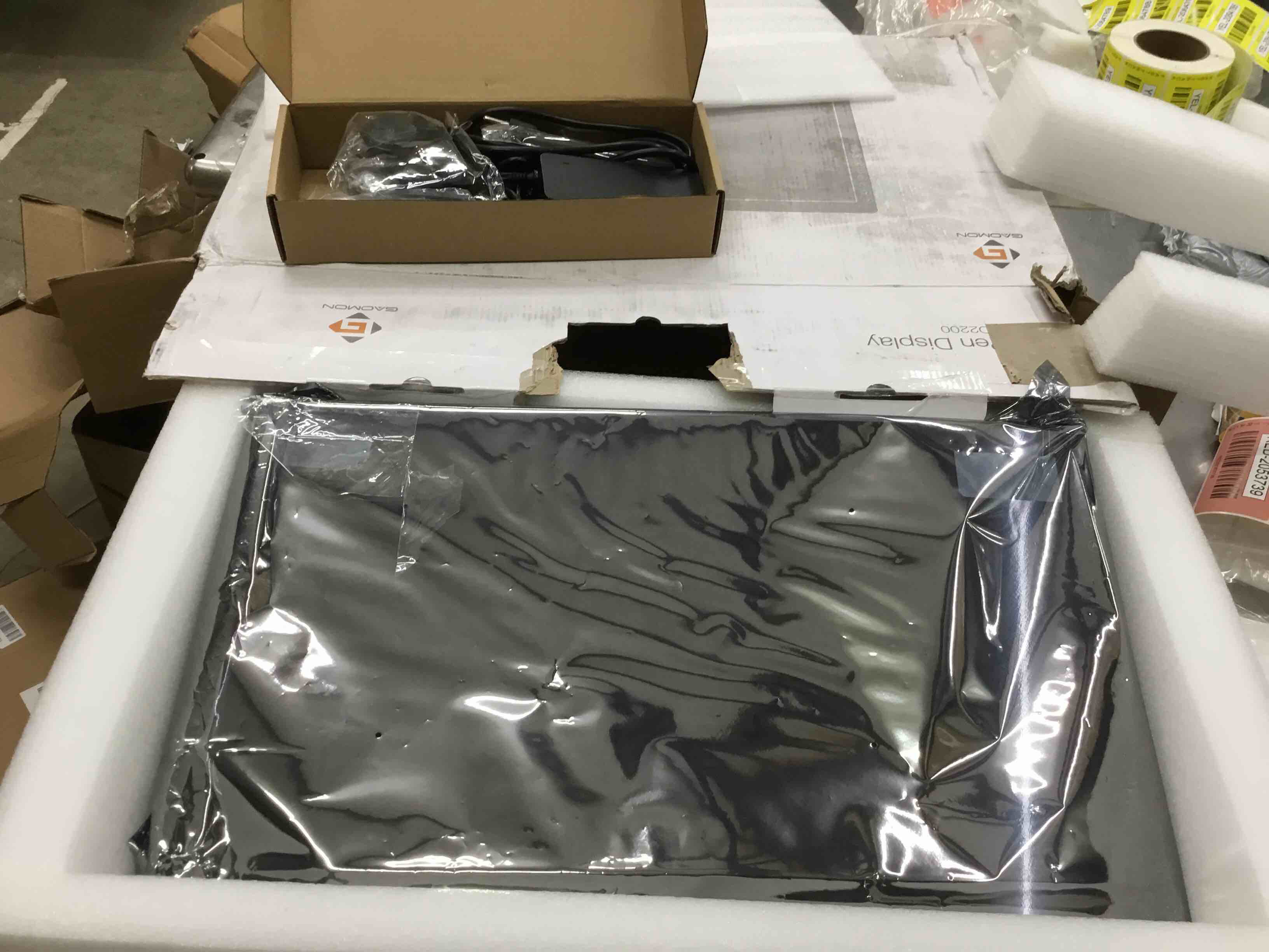 https://s3.amazonaws.com/lotting-images-prod/bidfta/RED2053743_1650916012124.jpeg