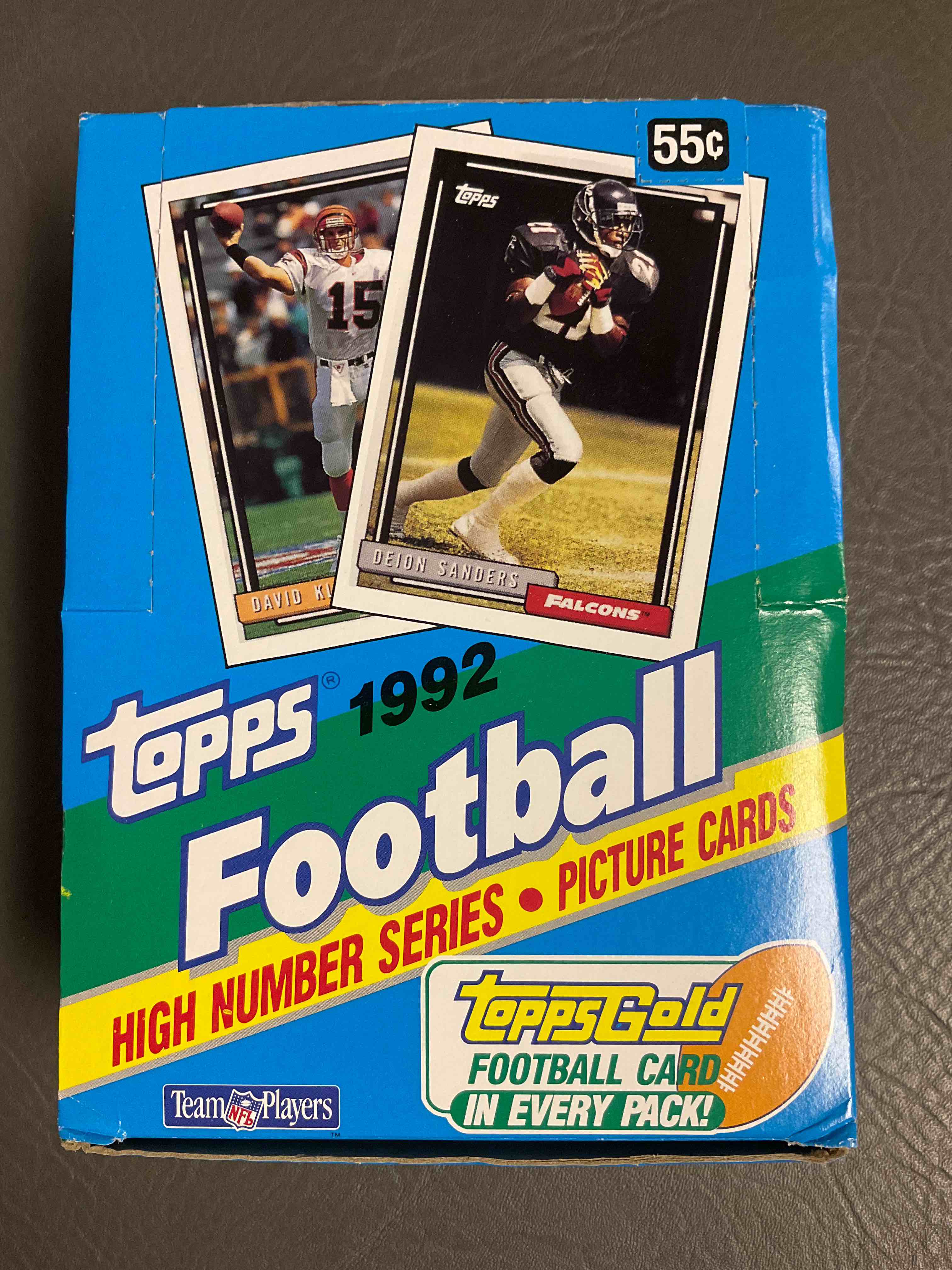Rare! 1992 Topps Football High Number Series Unopened Wax Pack, Direct From Original Sealed Retail Case. Sought After By Collectors Because Each Pack Has A Topps Gold Card! Search For tons Of Stars Like Montana, Rice, Barry Sanders, Emmit Smith & So Much More!