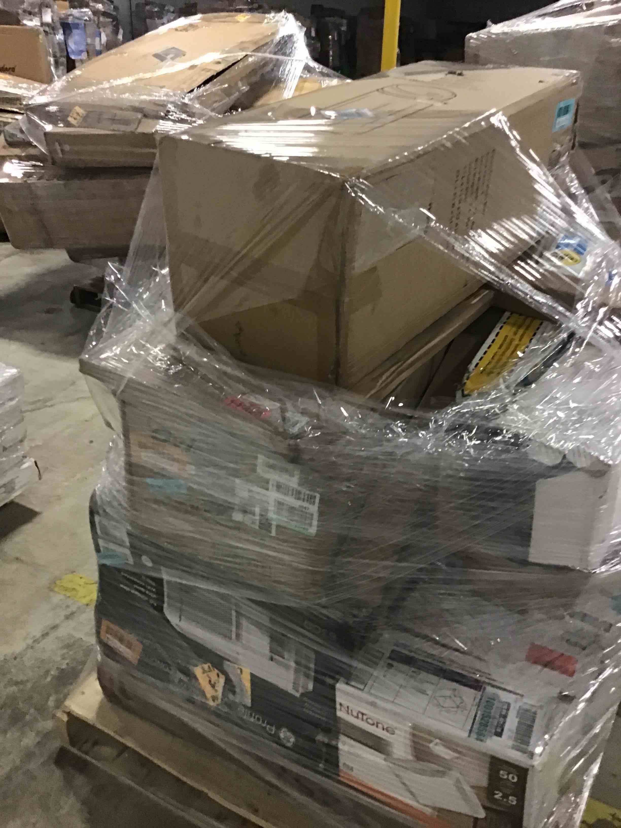 https://s3.amazonaws.com/lotting-images-prod/bidfta/RED2316356_1689777284999.jpeg