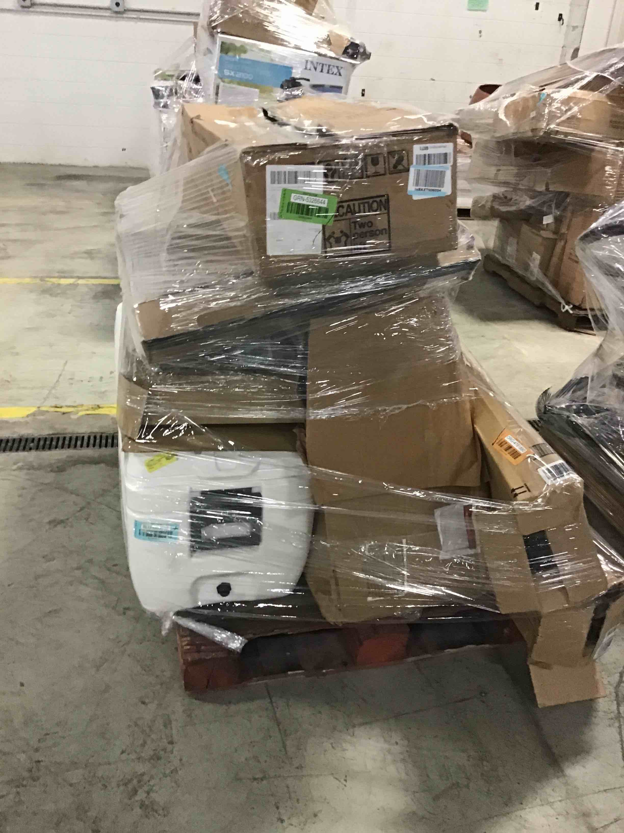 https://s3.amazonaws.com/lotting-images-prod/bidfta/RED2316359_1689777126099.jpeg