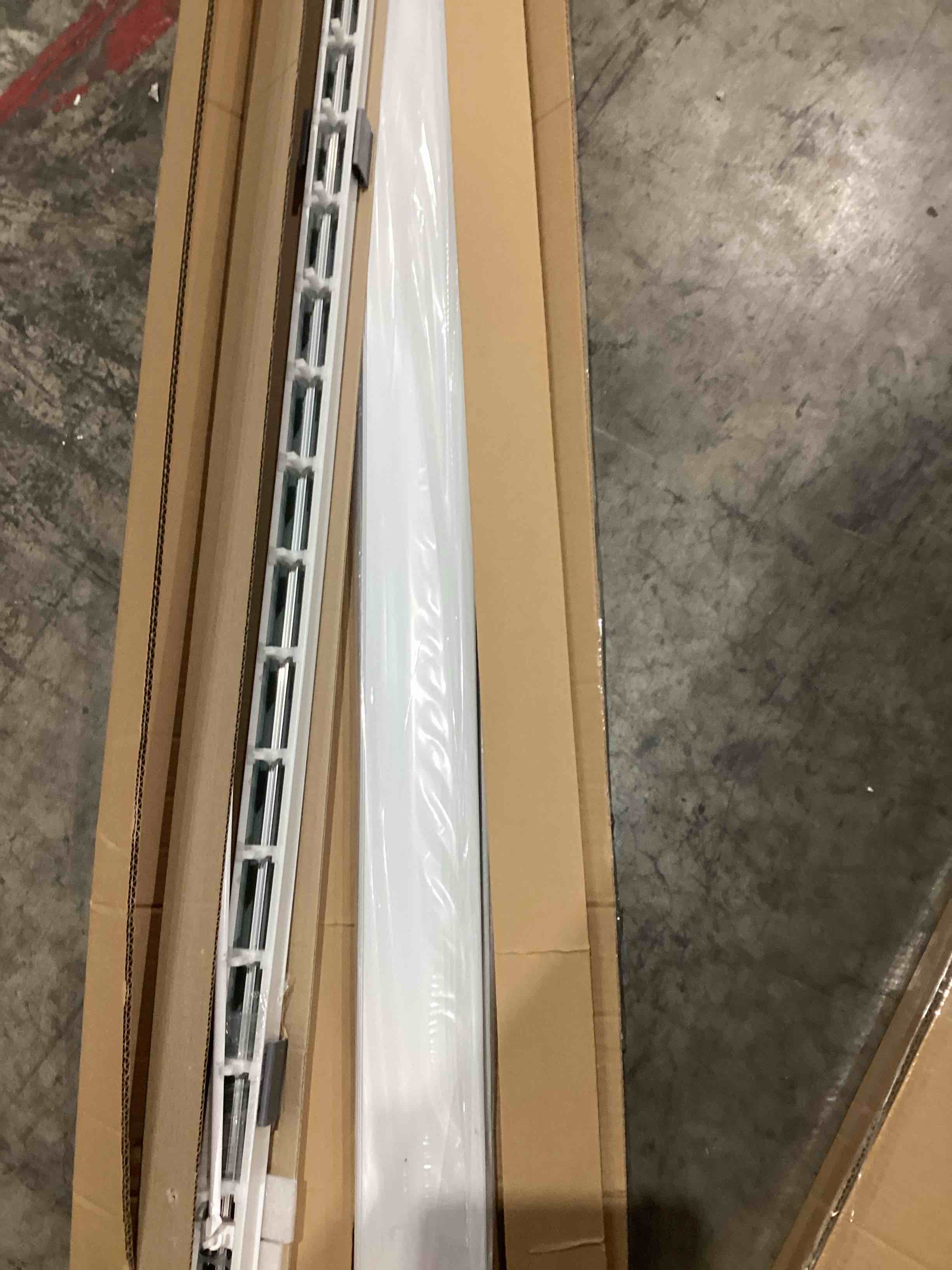 https://s3.amazonaws.com/lotting-images-prod/bidfta/RED2317011_1732731795071.jpeg