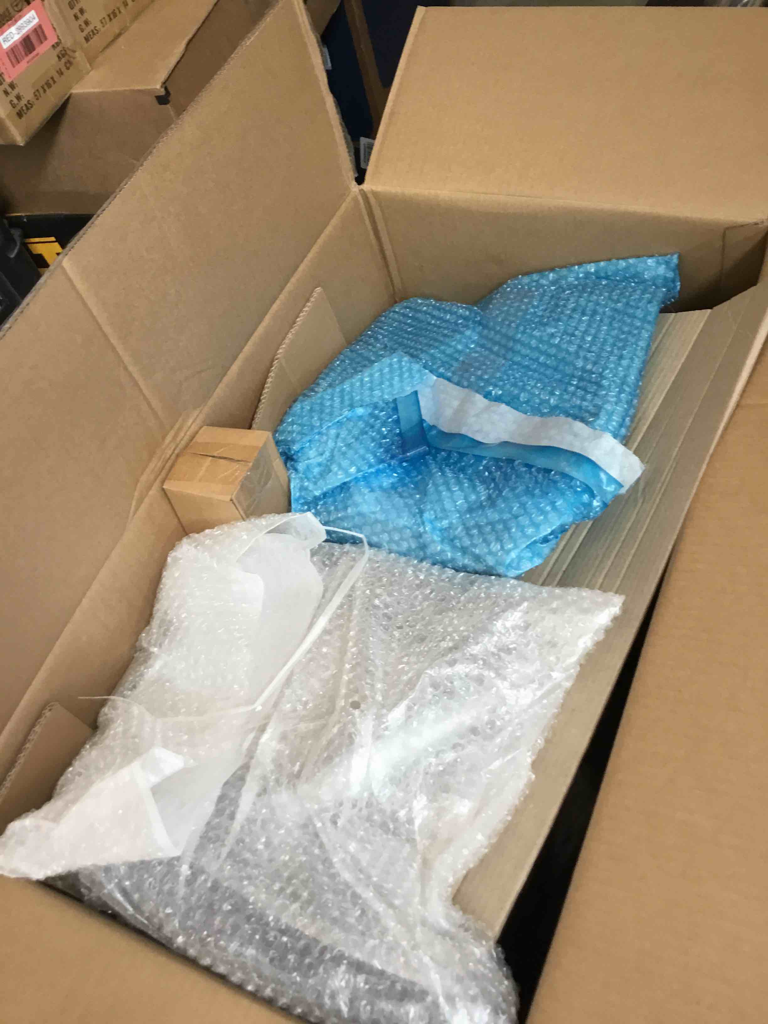 https://s3.amazonaws.com/lotting-images-prod/bidfta/RED2995409_1661371077203.jpeg