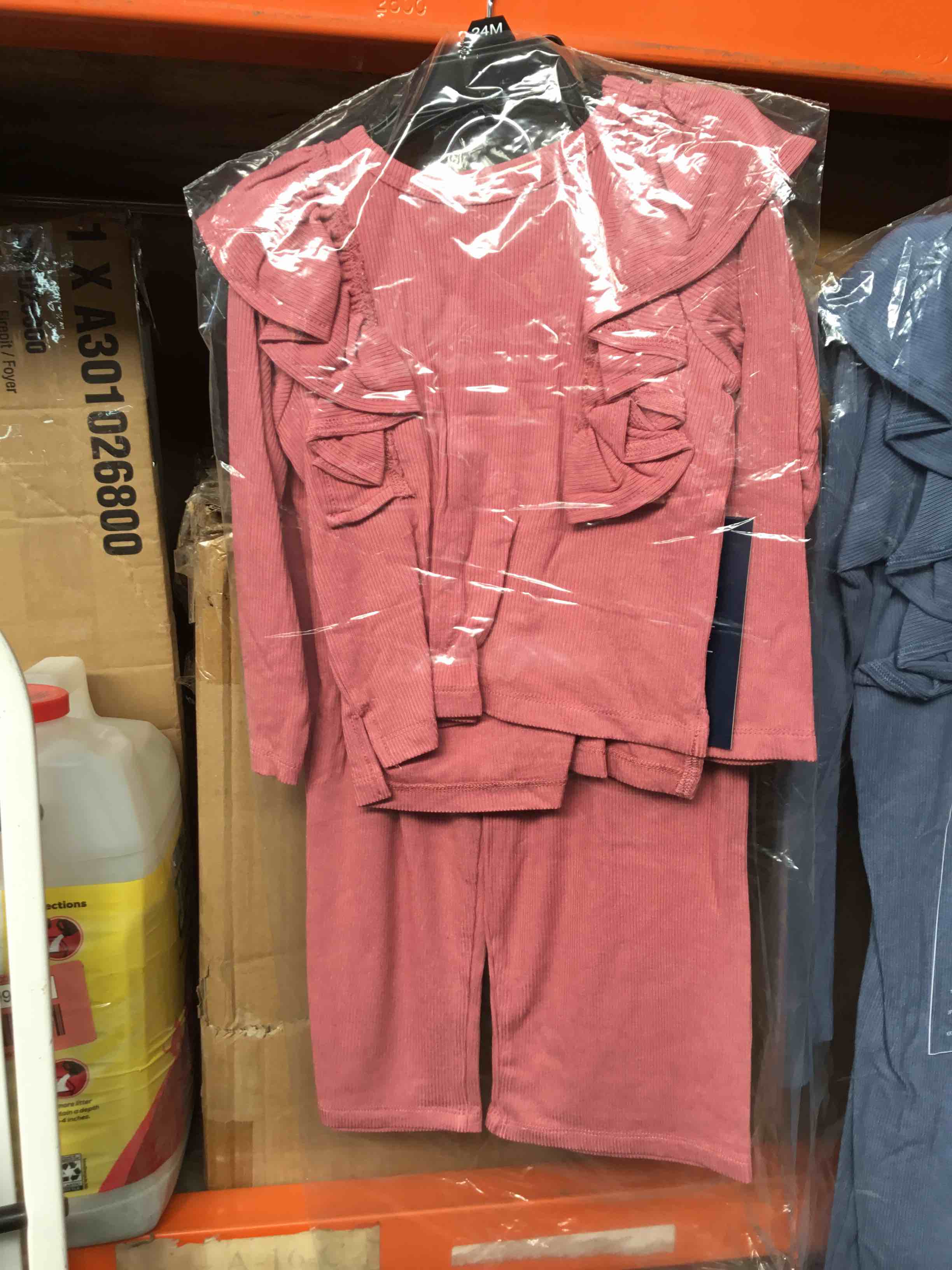 https://s3.amazonaws.com/lotting-images-prod/bidfta/RED2995410_1661371653183.jpeg