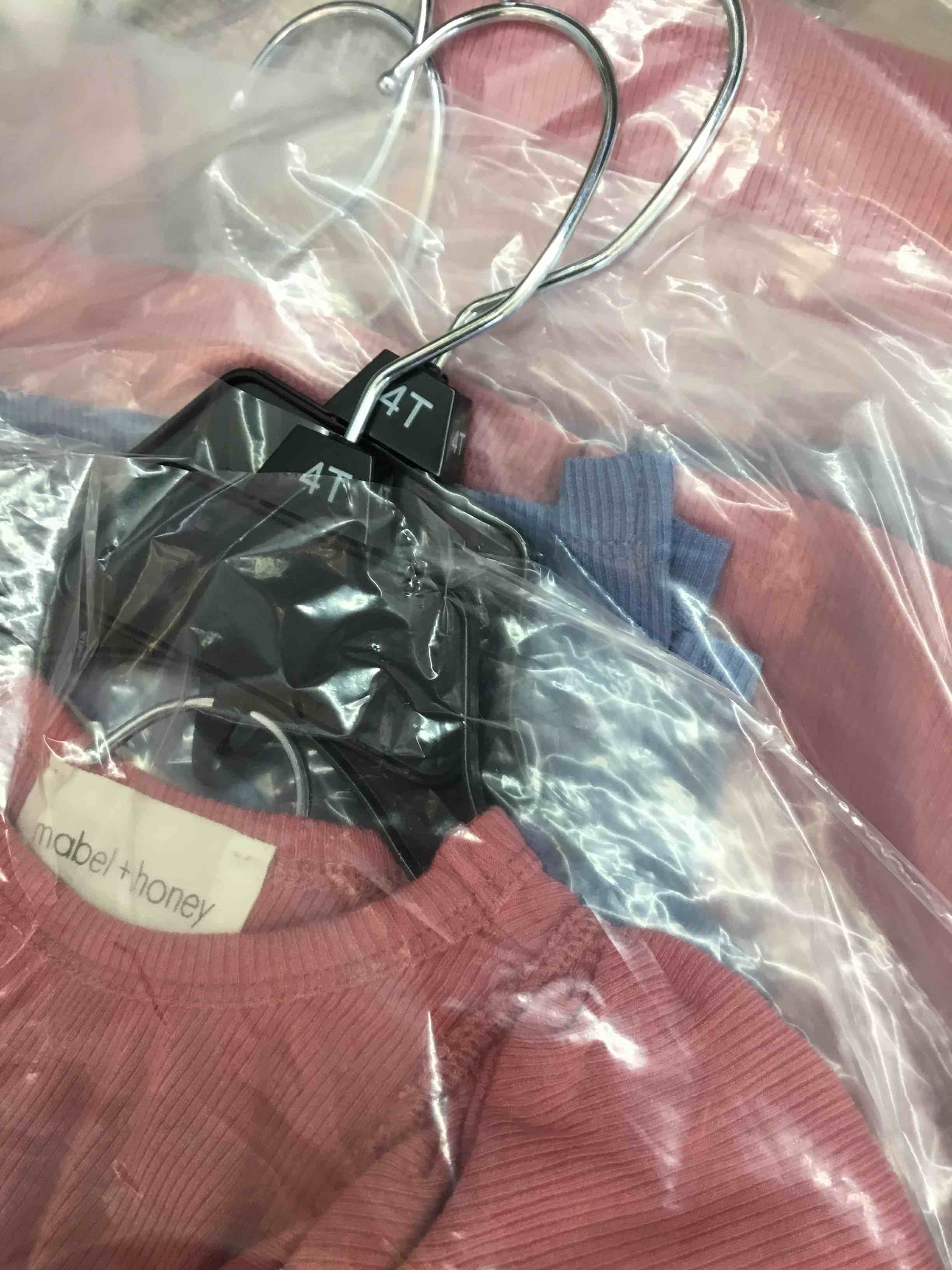 https://s3.amazonaws.com/lotting-images-prod/bidfta/RED2995414_1661372396449.jpeg
