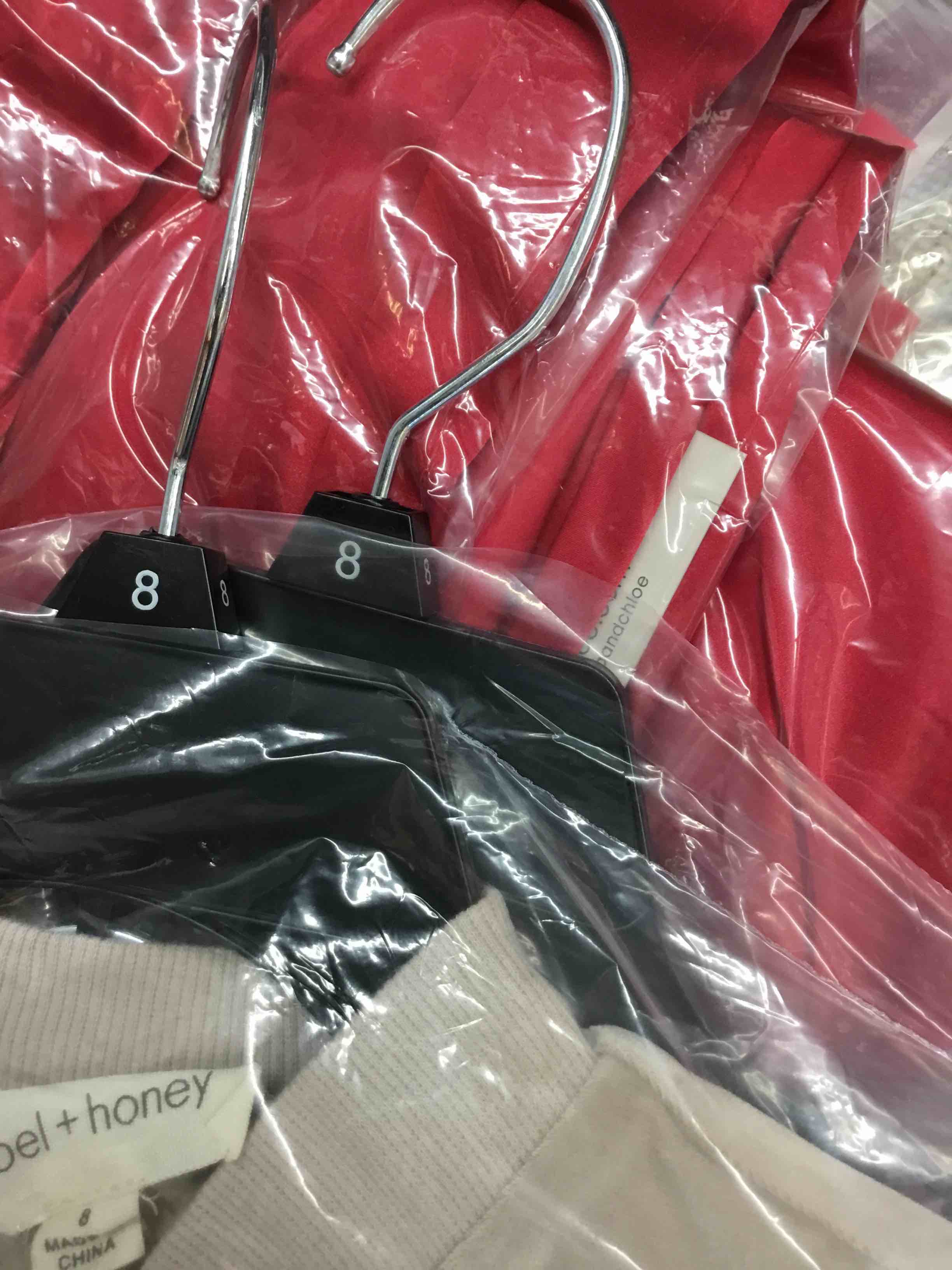 https://s3.amazonaws.com/lotting-images-prod/bidfta/RED2995427_1661375081903.jpeg