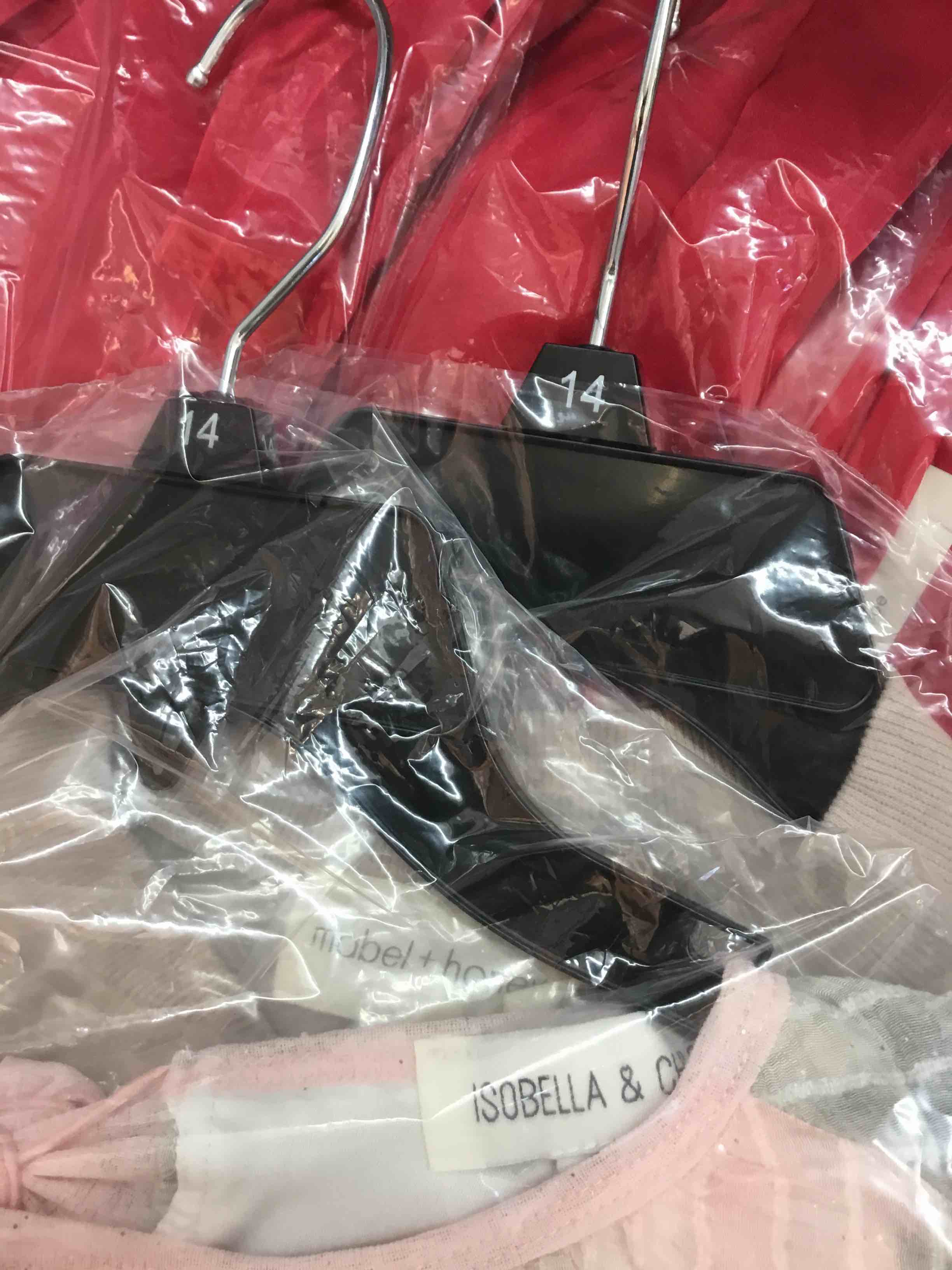 https://s3.amazonaws.com/lotting-images-prod/bidfta/RED2995430_1661375308758.jpeg