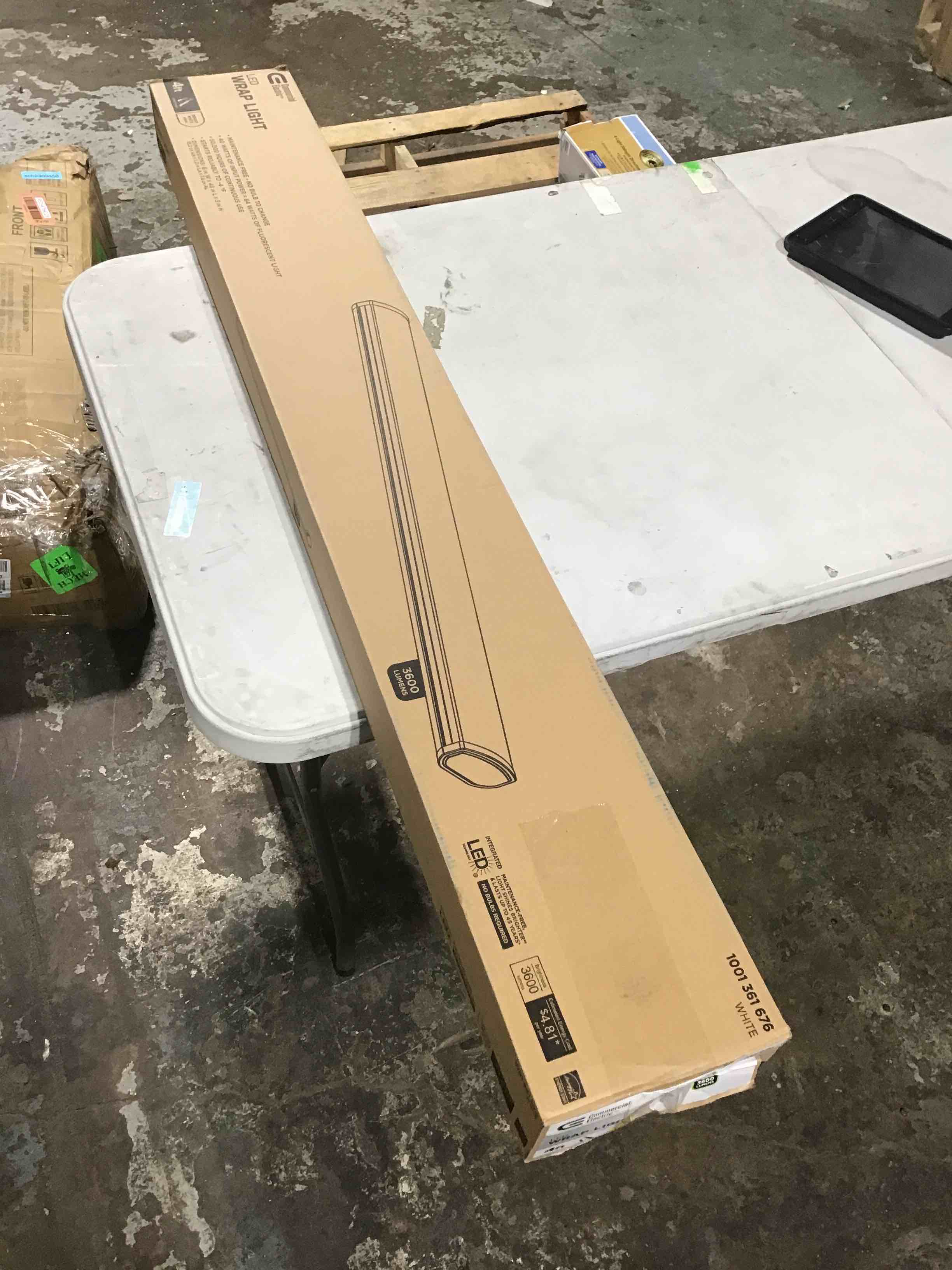 https://s3.amazonaws.com/lotting-images-prod/bidfta/RED3046439_1690392464693.jpeg