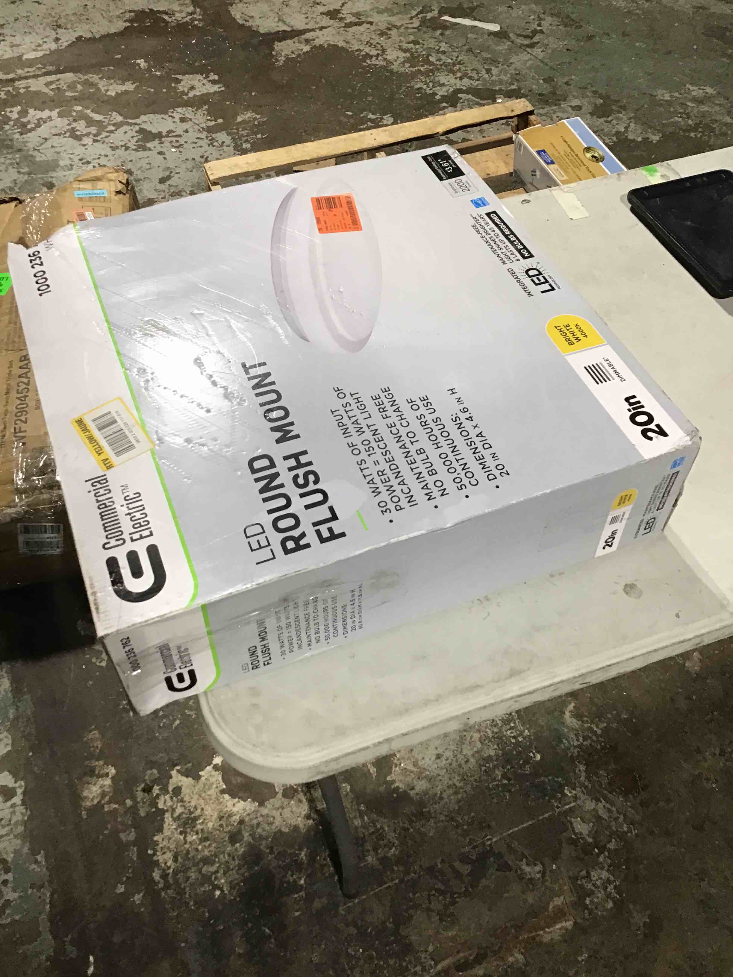 https://s3.amazonaws.com/lotting-images-prod/bidfta/RED3046448_1690394540229.jpeg