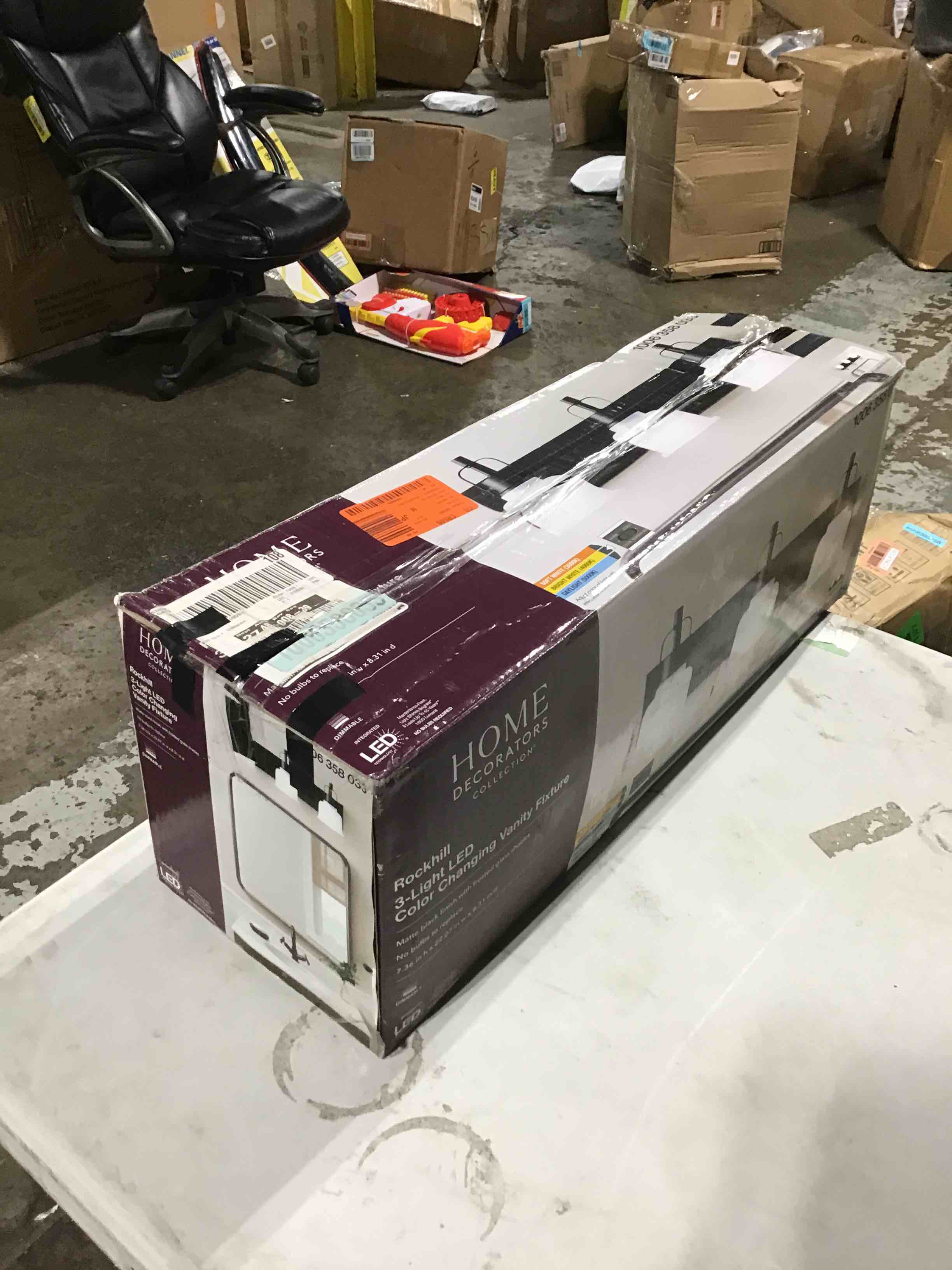 https://s3.amazonaws.com/lotting-images-prod/bidfta/RED3046456_1690396811182.jpeg