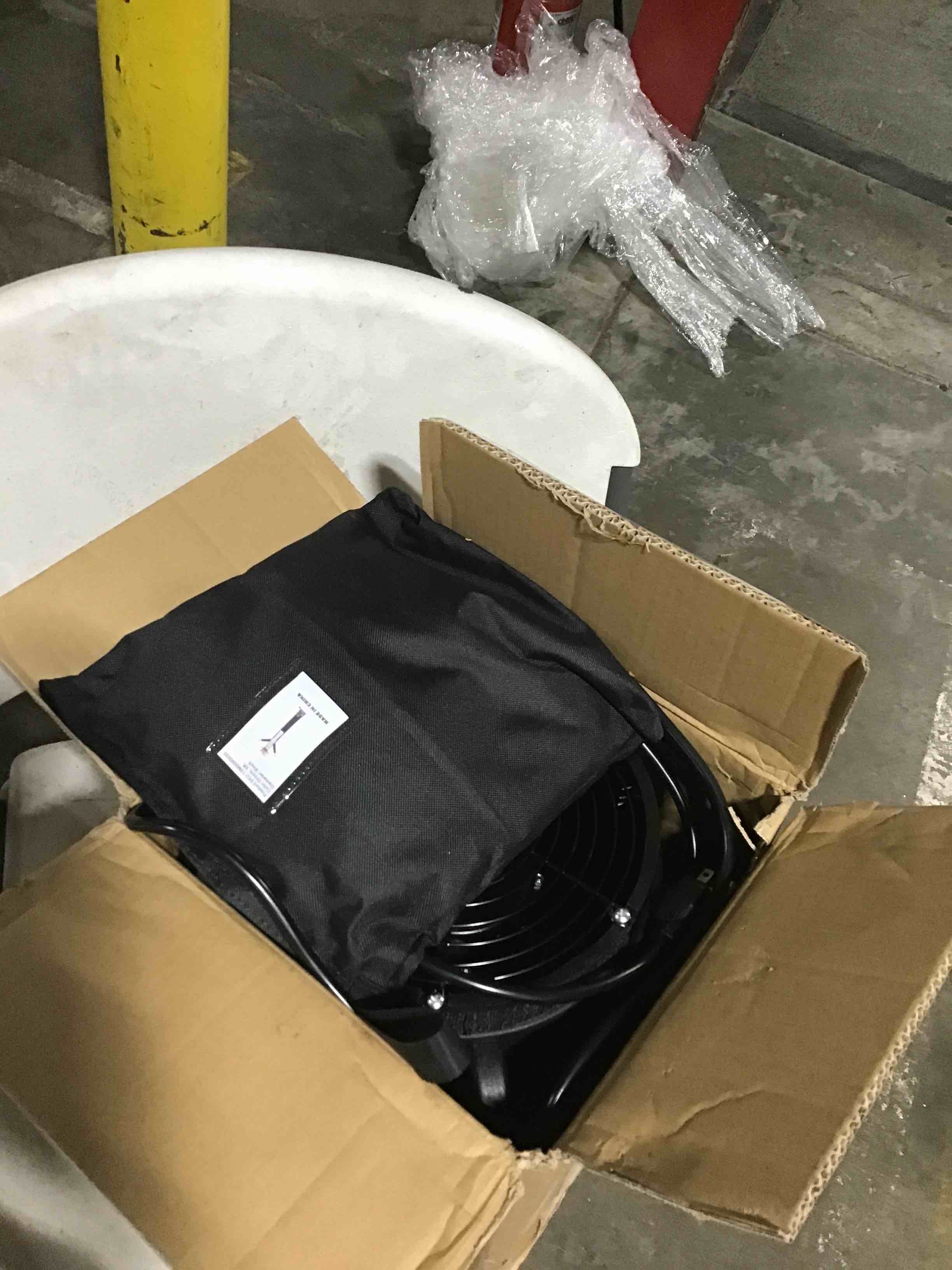 https://s3.amazonaws.com/lotting-images-prod/bidfta/RED3046719_1693247963501.jpeg