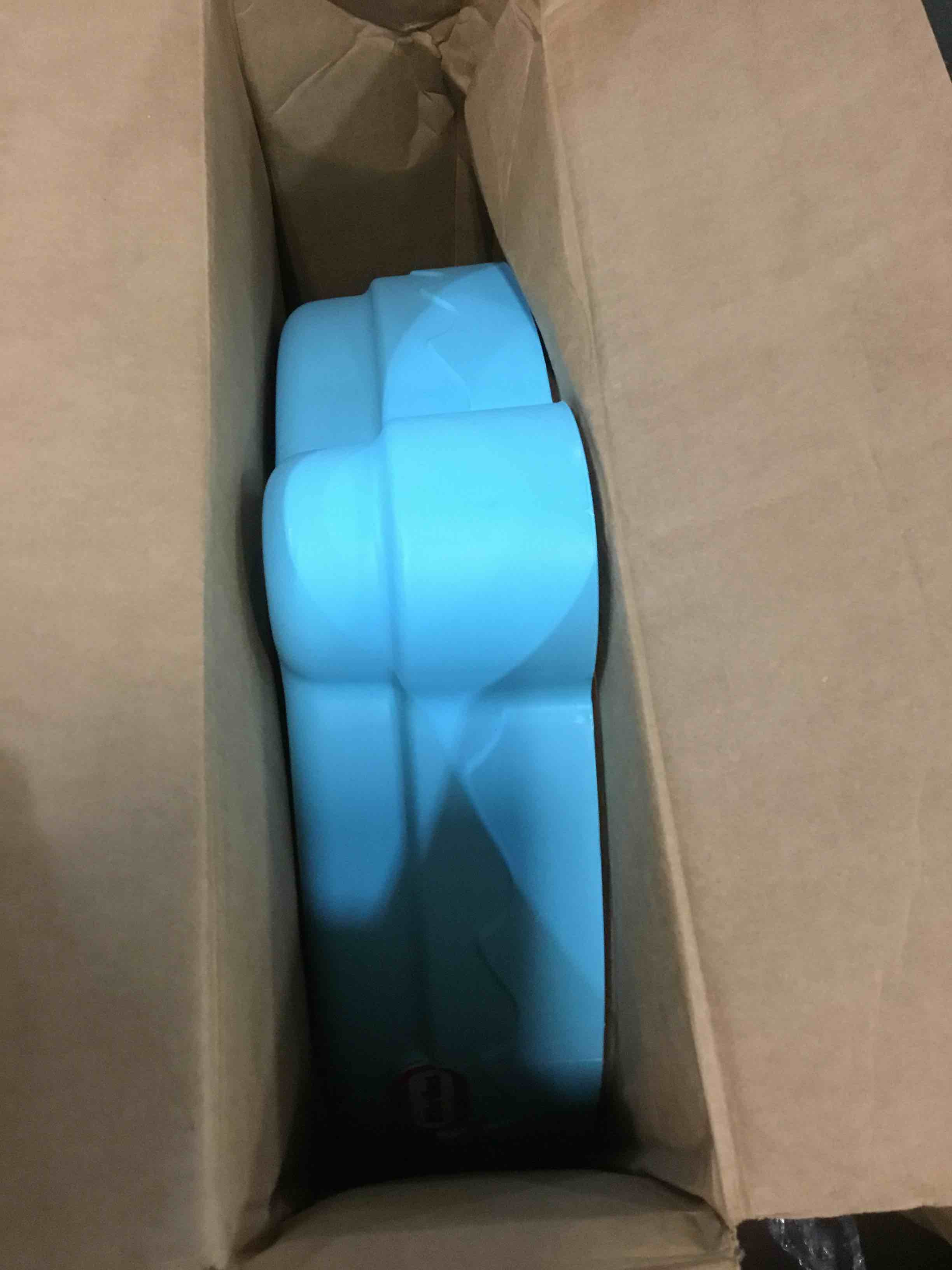 https://s3.amazonaws.com/lotting-images-prod/bidfta/RED3292658_1660749059702.jpeg