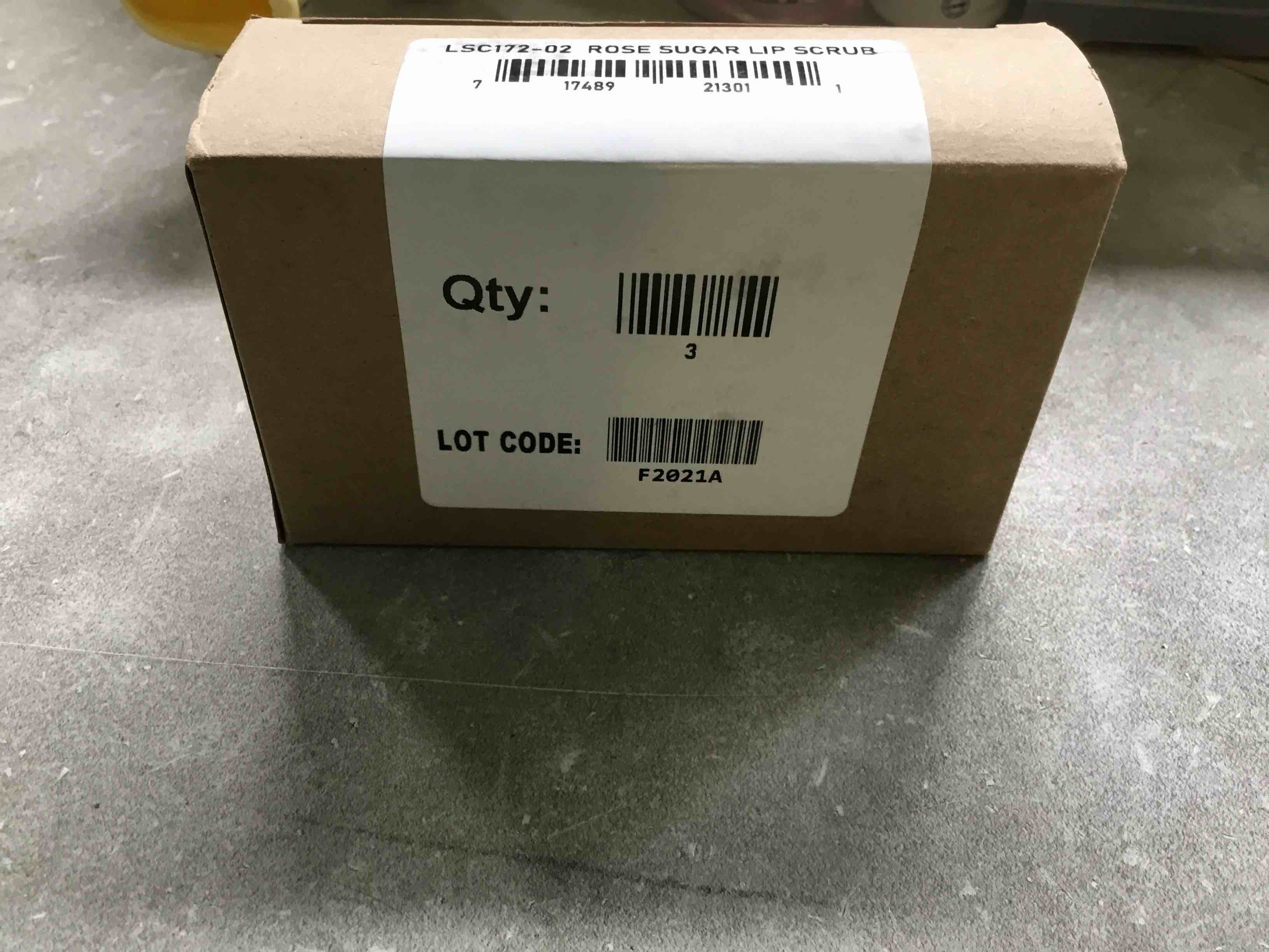 https://s3.amazonaws.com/lotting-images-prod/bidfta/RED3292954_1659717633067.jpeg