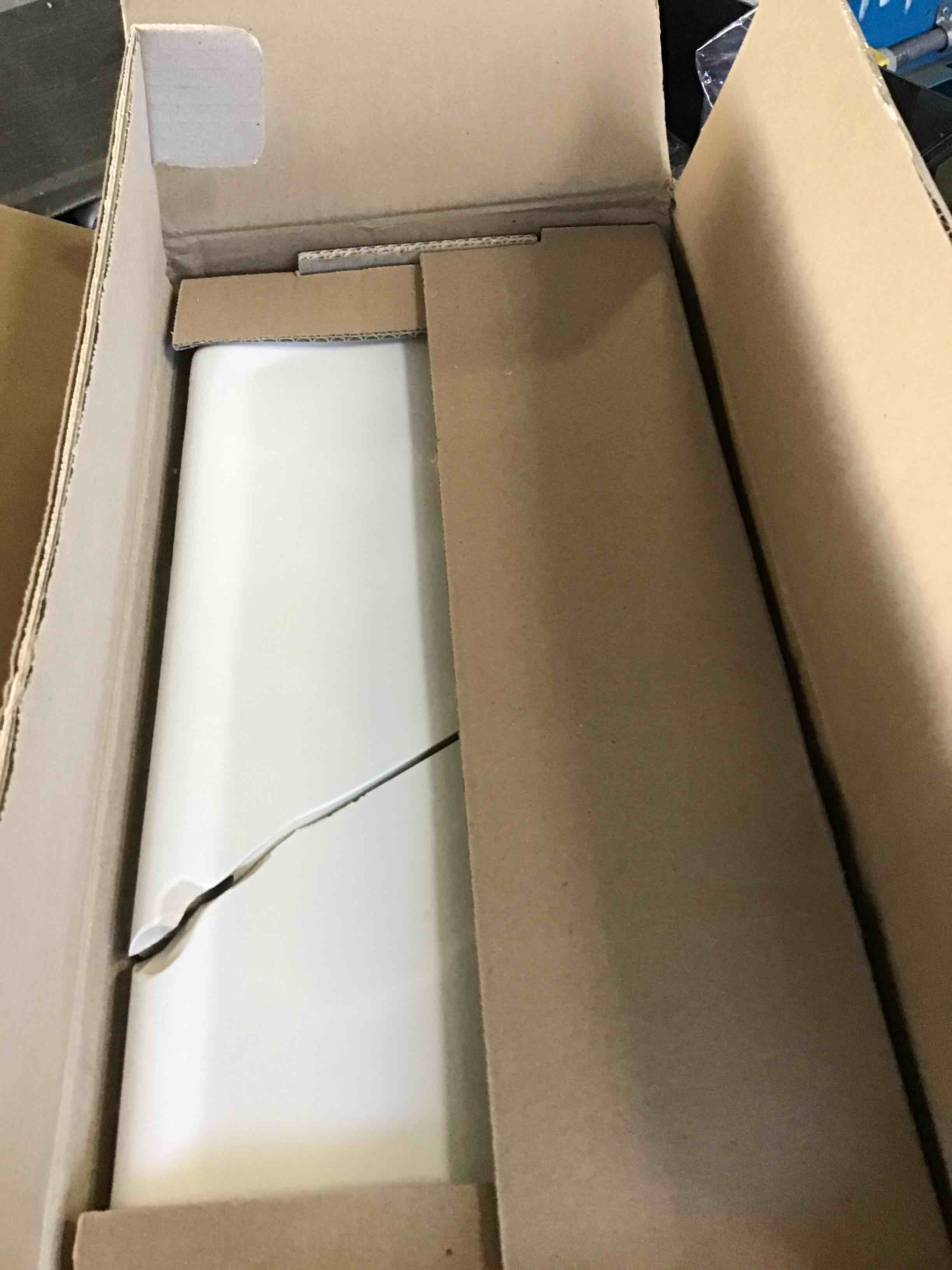 https://s3.amazonaws.com/lotting-images-prod/bidfta/RED3376815_1662992448988.jpeg