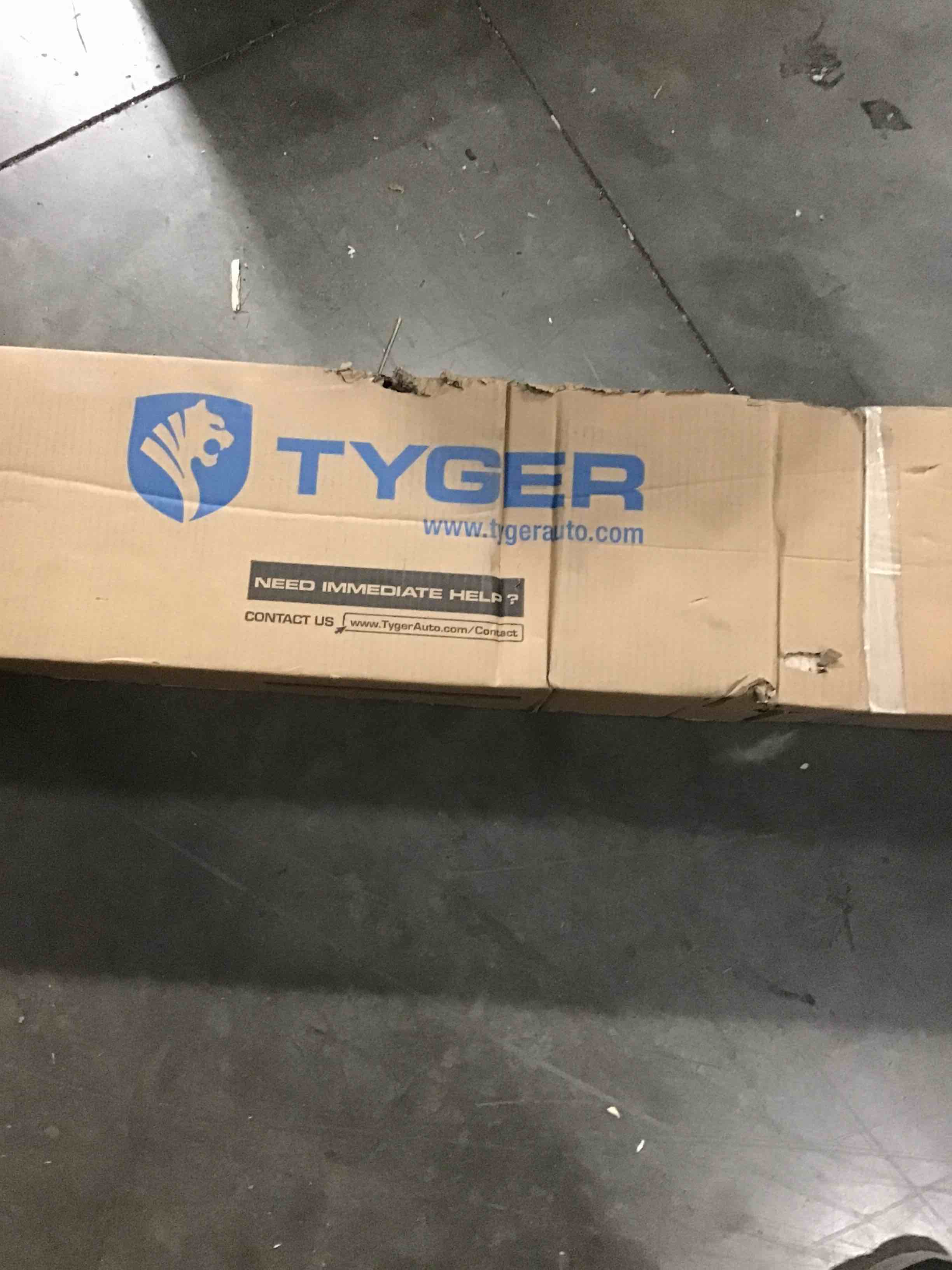 https://s3.amazonaws.com/lotting-images-prod/bidfta/RED3408106_1665165957338.jpeg