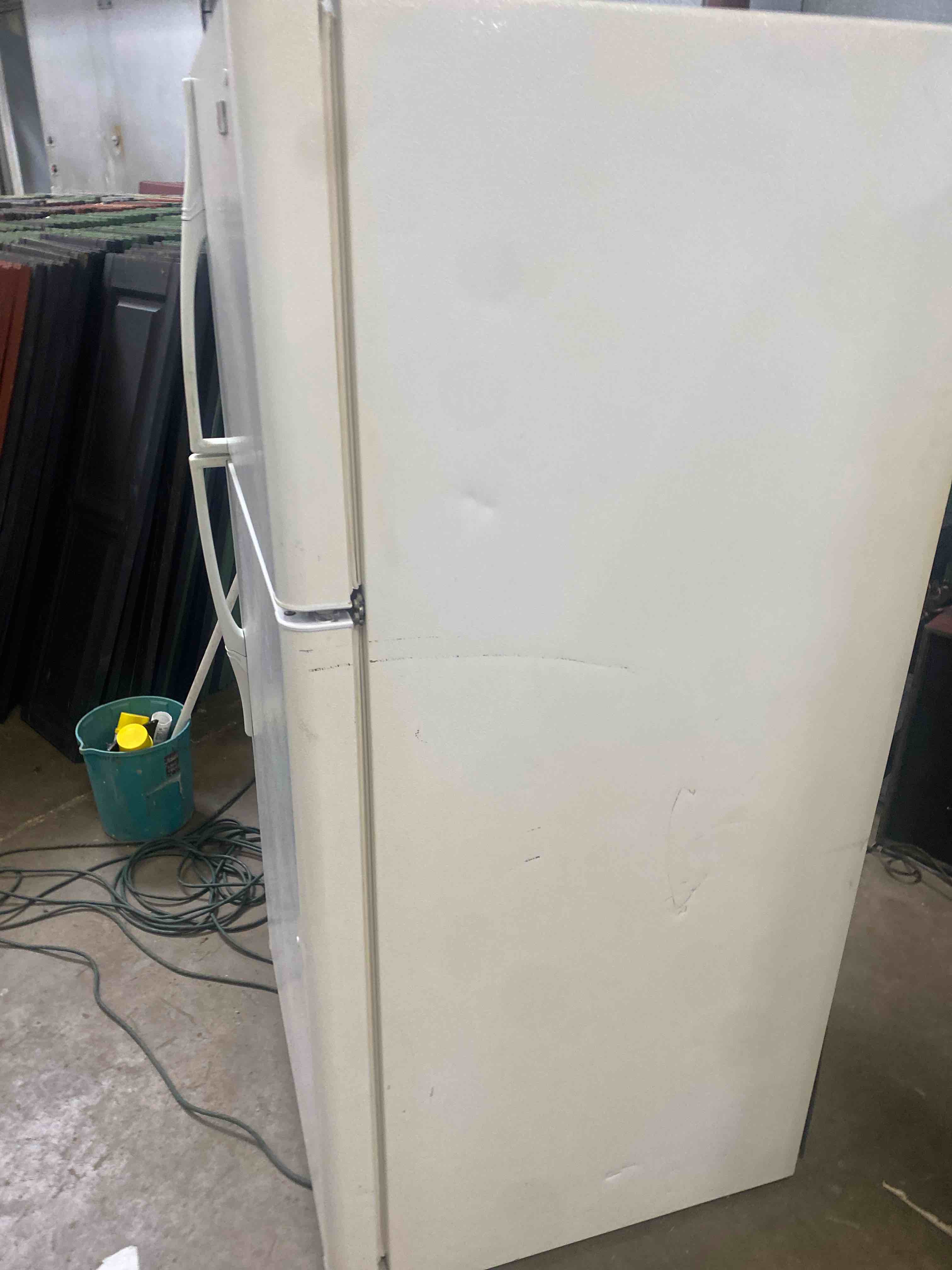 https://s3.amazonaws.com/lotting-images-prod/bidfta/RED3489285_1693490164557.jpeg
