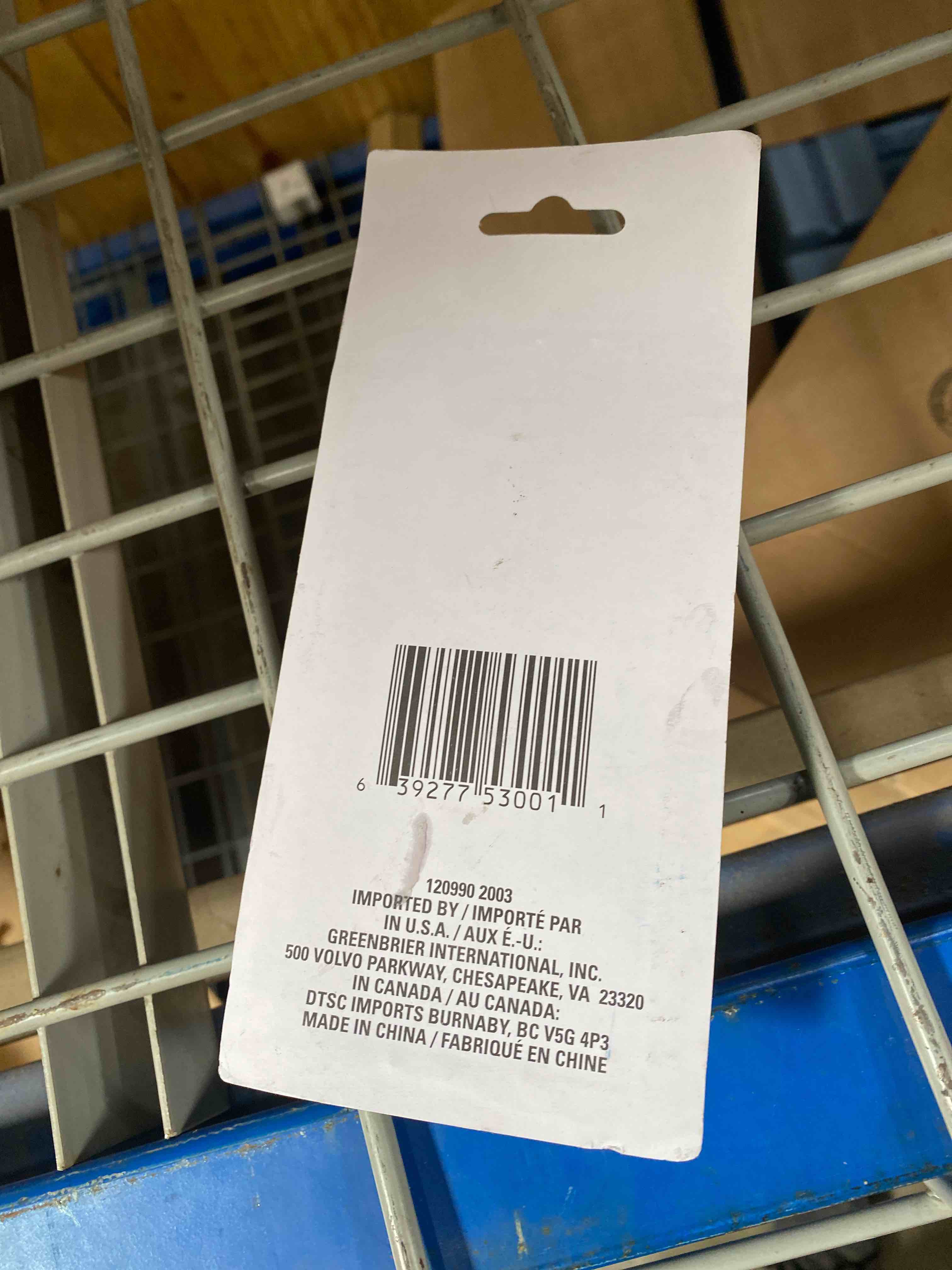 https://s3.amazonaws.com/lotting-images-prod/bidfta/RED3489366_1695836636657.jpeg