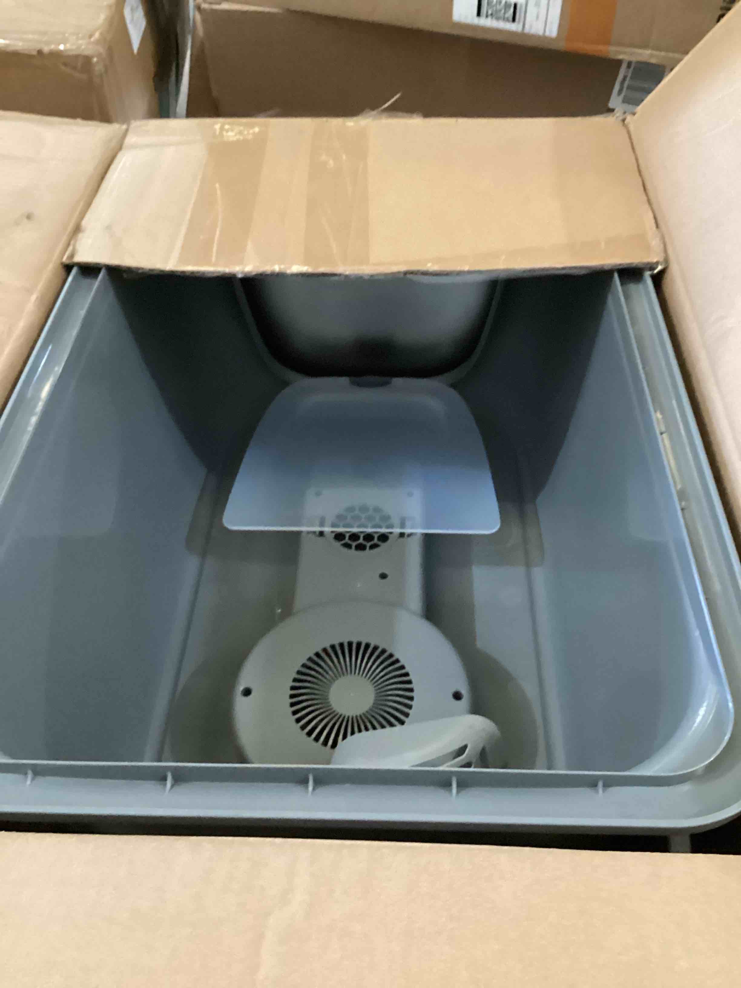 https://s3.amazonaws.com/lotting-images-prod/bidfta/RED3561458_1730223046536.jpeg