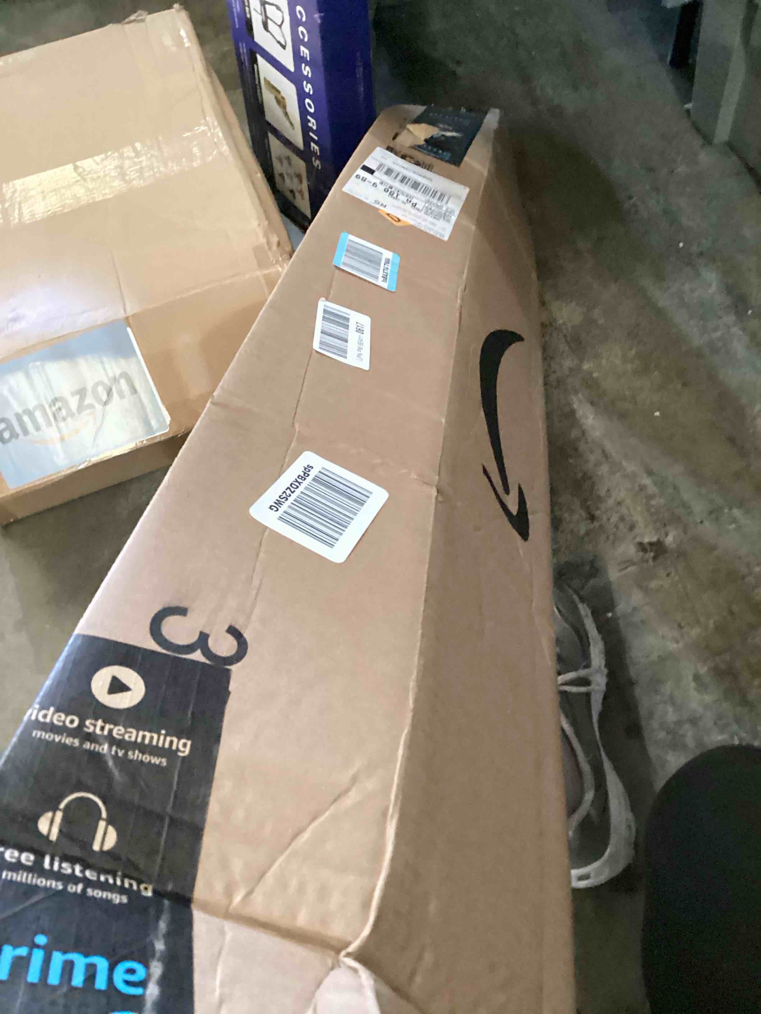 https://s3.amazonaws.com/lotting-images-prod/bidfta/RED3561600_1730136922430.jpeg