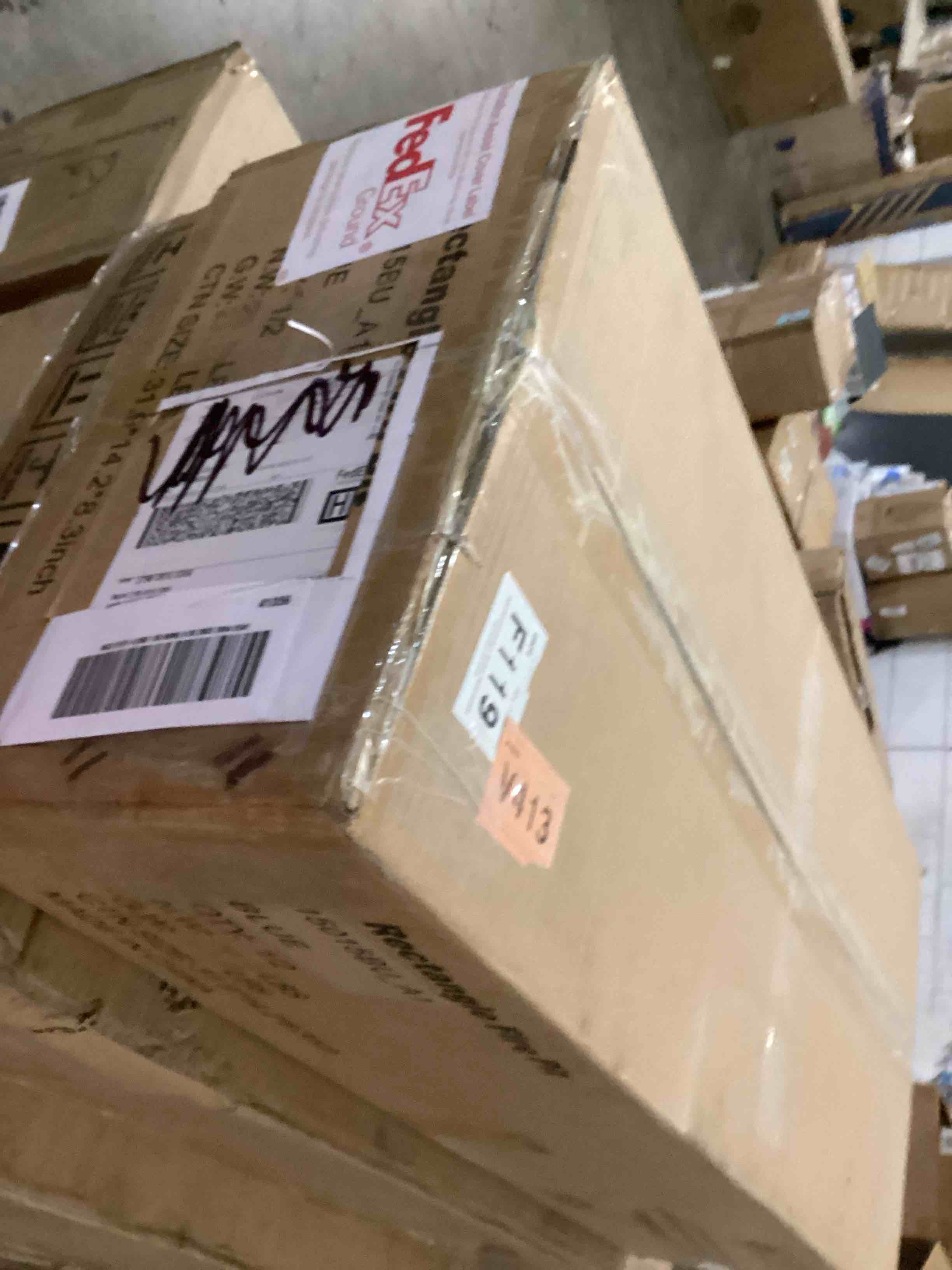 https://s3.amazonaws.com/lotting-images-prod/bidfta/RED3562003_1730813901618.jpeg