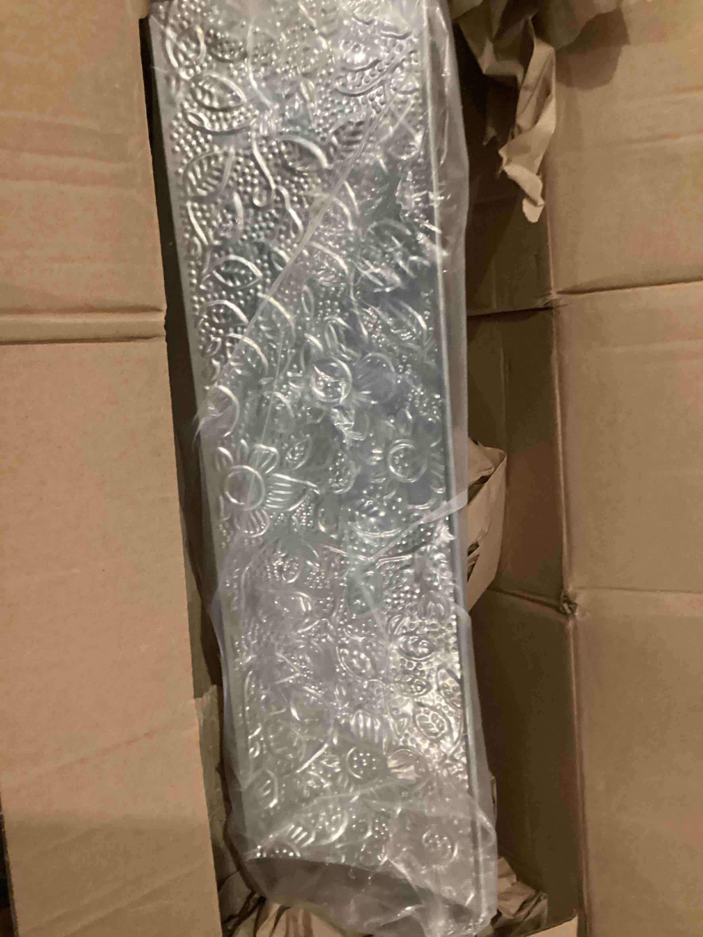 https://s3.amazonaws.com/lotting-images-prod/bidfta/RED3562097_1730898610940.jpeg