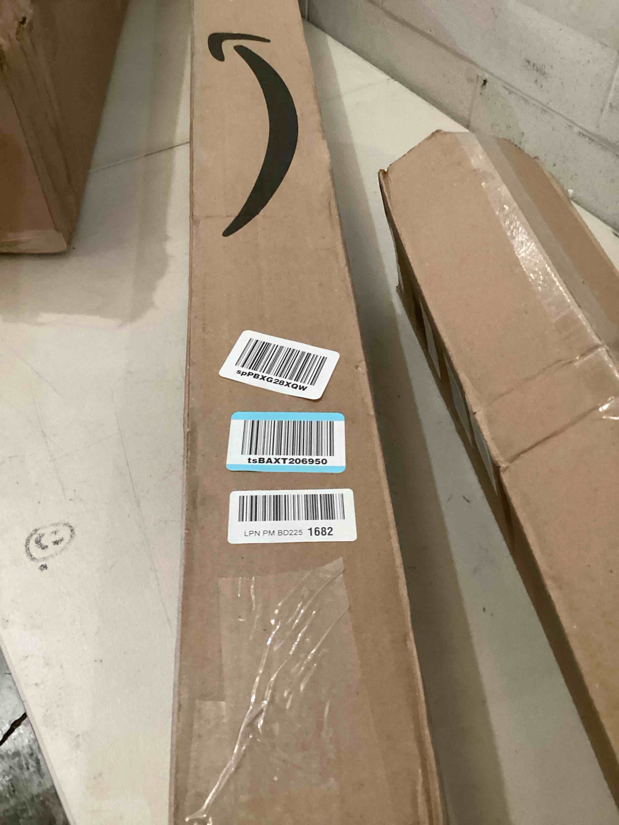 https://s3.amazonaws.com/lotting-images-prod/bidfta/RED3562138_1730824361625.jpeg