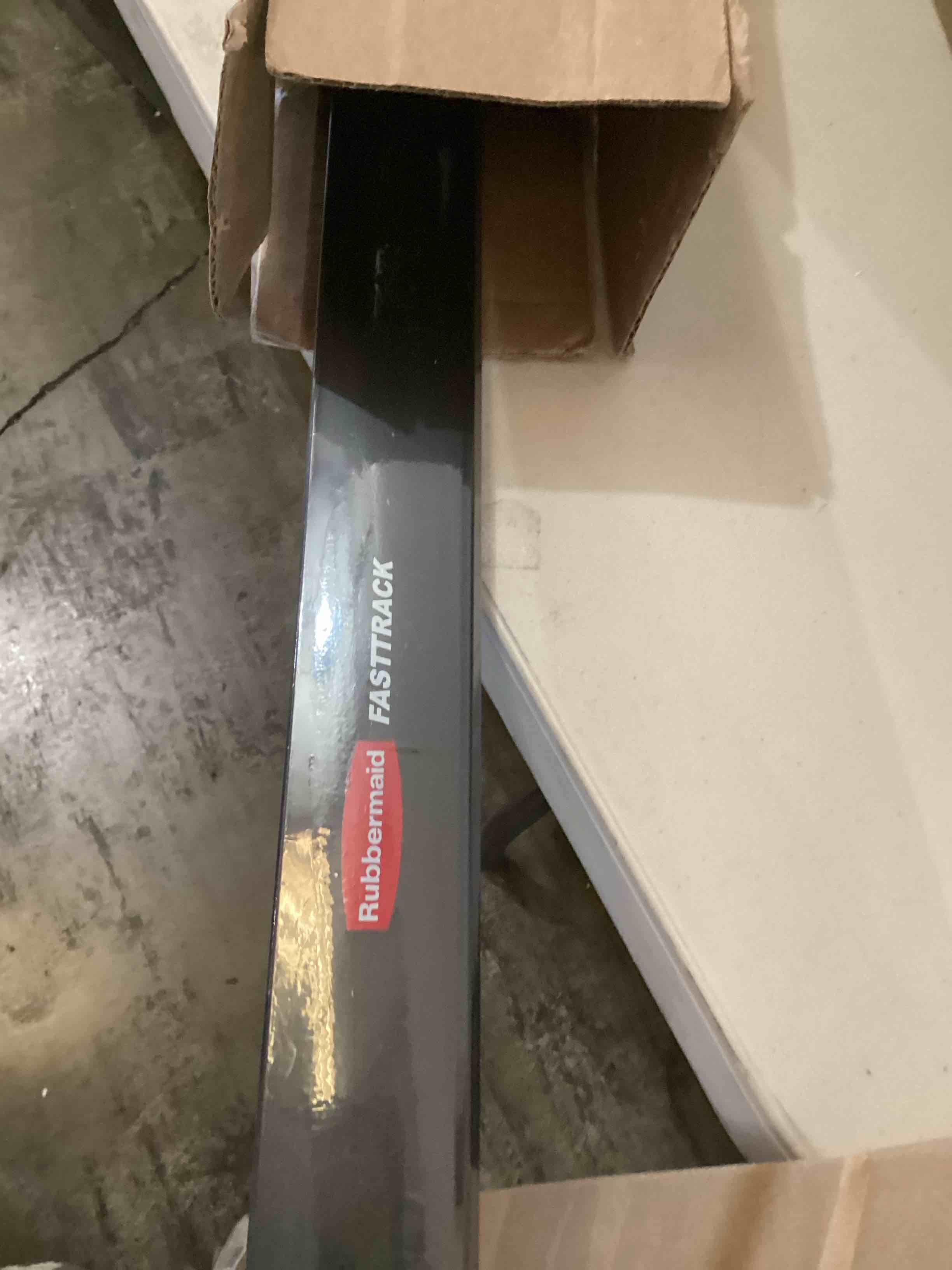 https://s3.amazonaws.com/lotting-images-prod/bidfta/RED3562138_1730824368802.jpeg