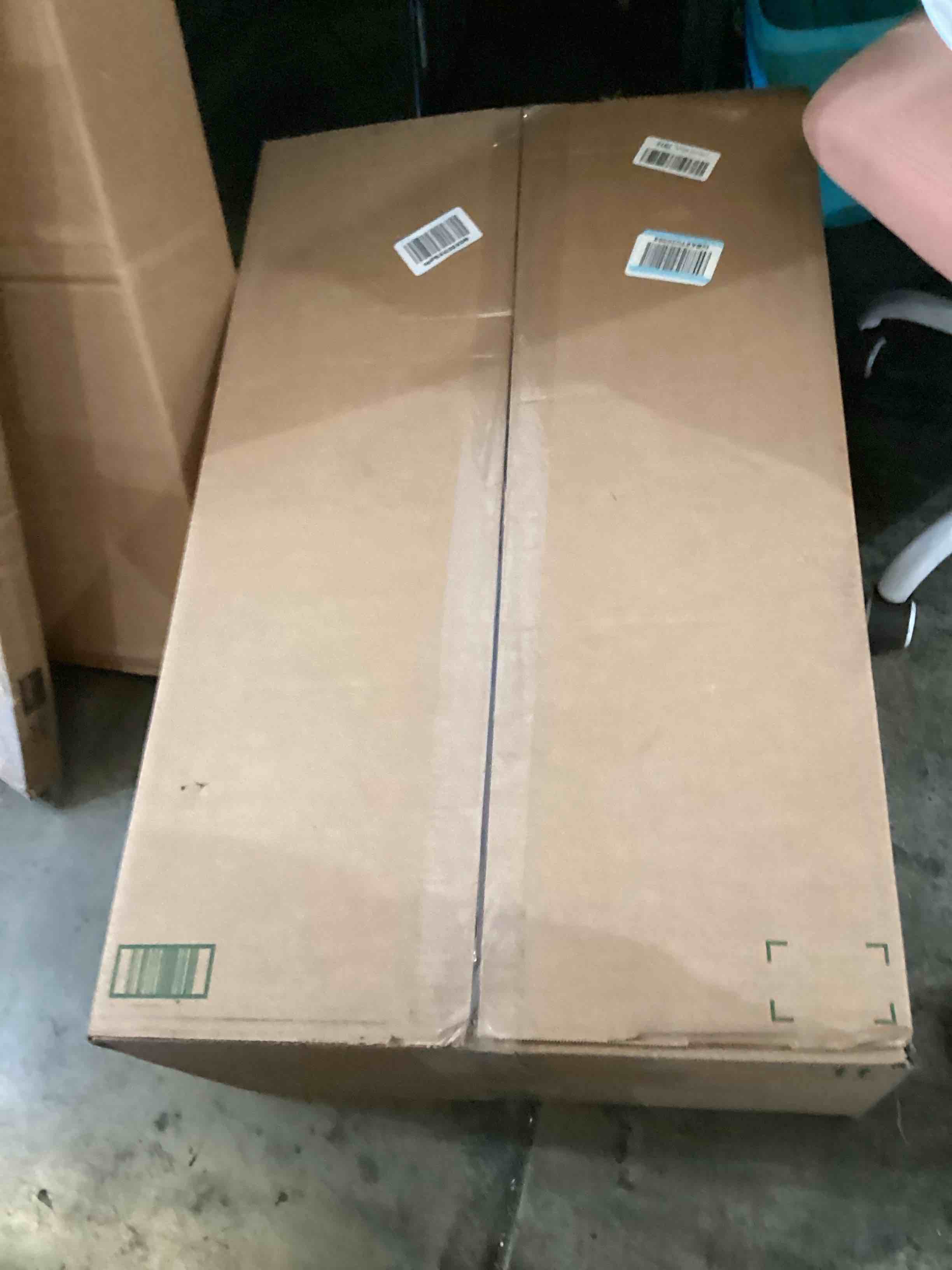 https://s3.amazonaws.com/lotting-images-prod/bidfta/RED3562145_1730823933725.jpeg