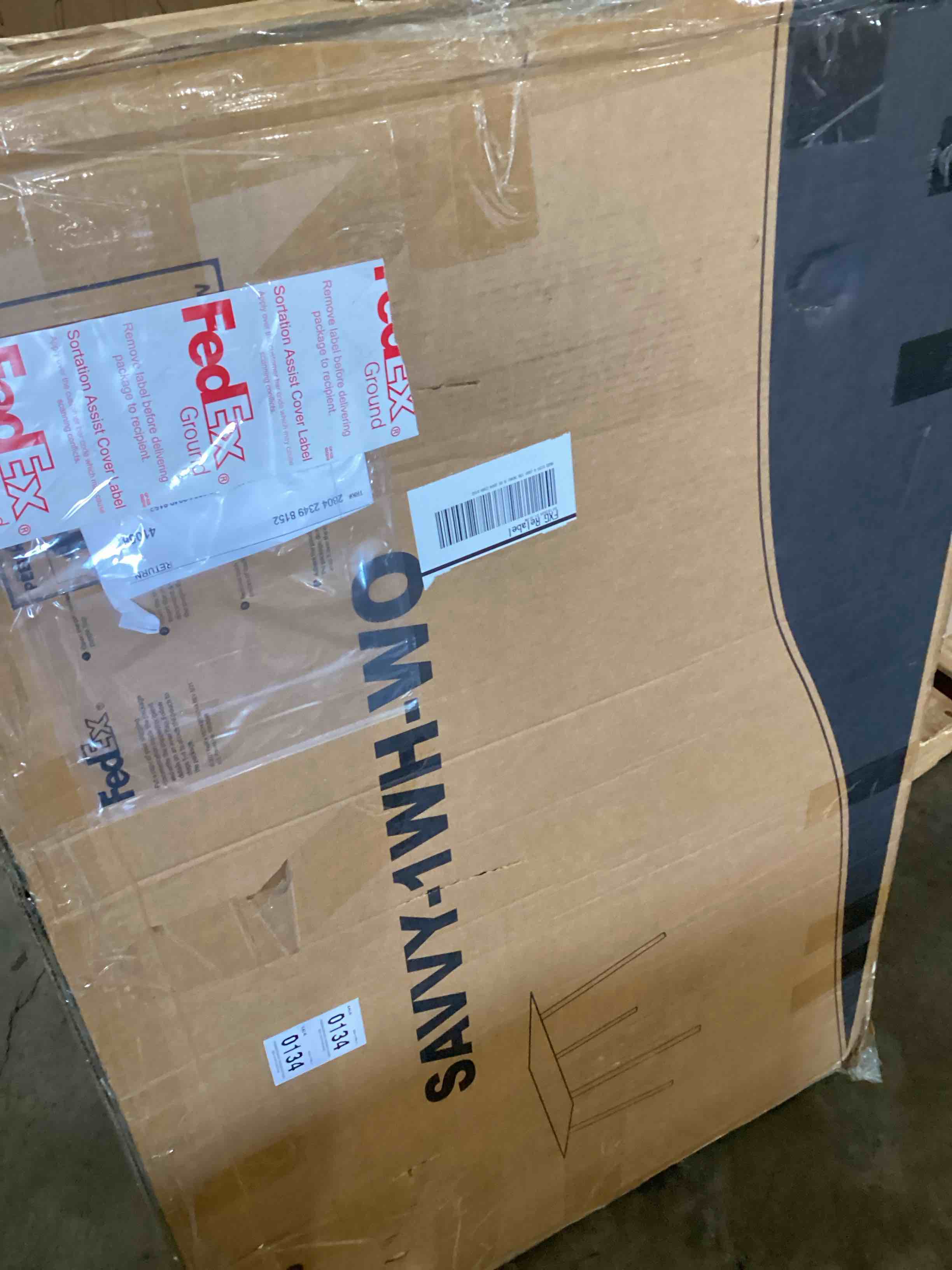 https://s3.amazonaws.com/lotting-images-prod/bidfta/RED3562164_1730817558679.jpeg