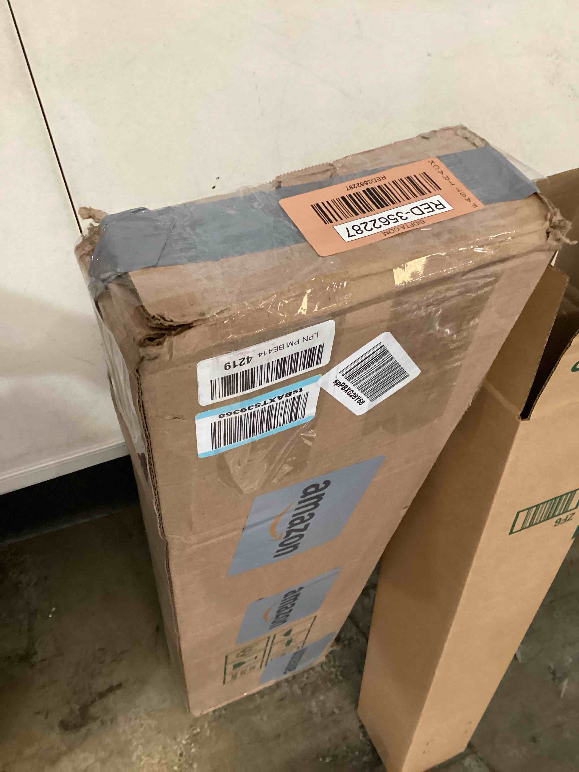 https://s3.amazonaws.com/lotting-images-prod/bidfta/RED3562287_1731081651257.jpeg