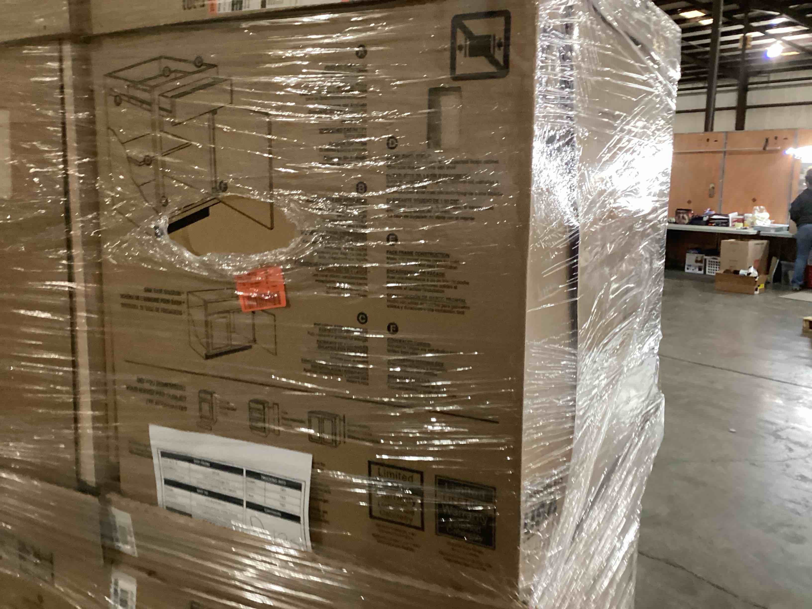 https://s3.amazonaws.com/lotting-images-prod/bidfta/RED3563412_1703172456404.jpeg