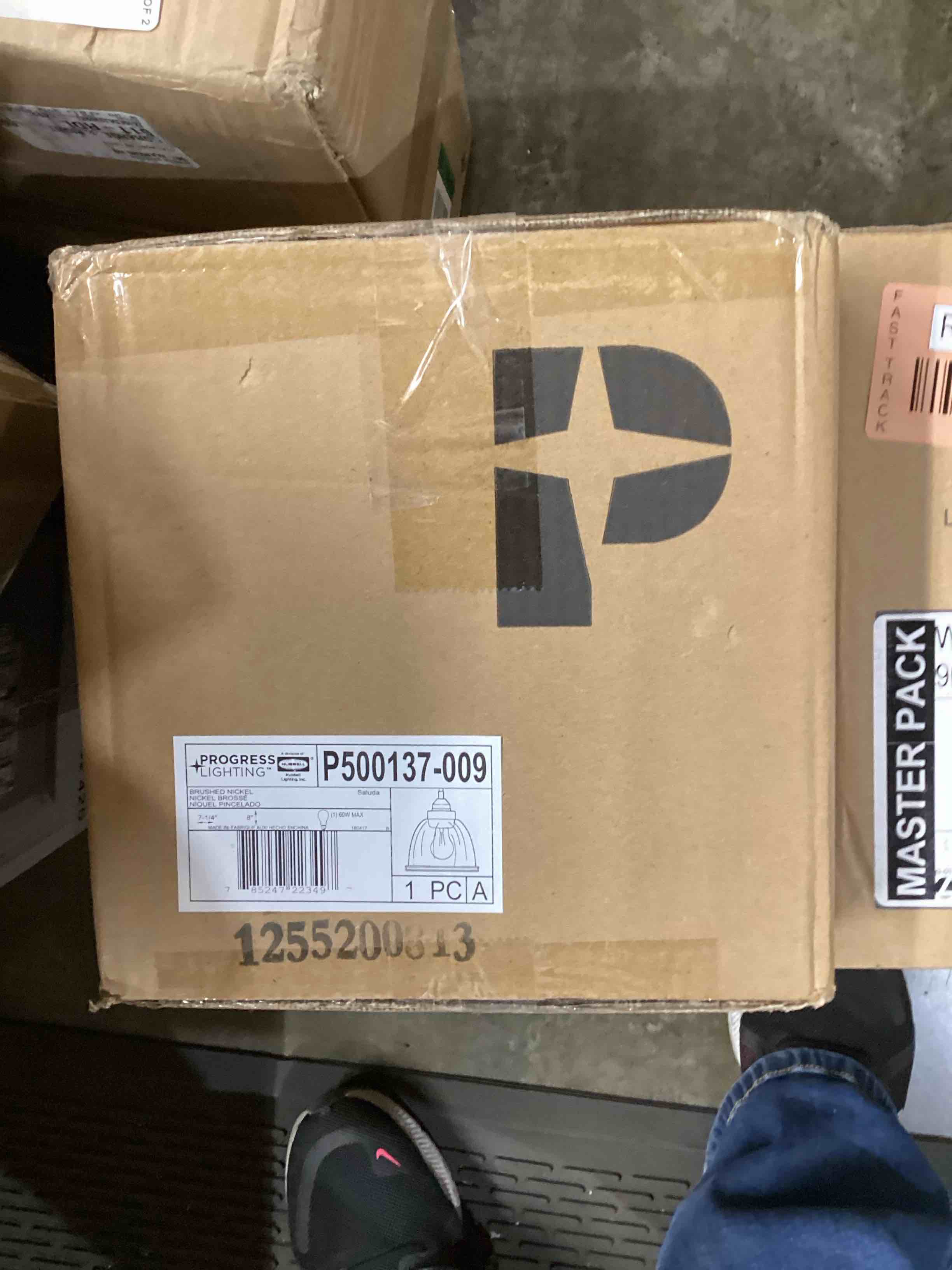 https://s3.amazonaws.com/lotting-images-prod/bidfta/RED3563691_1703260069904.jpeg