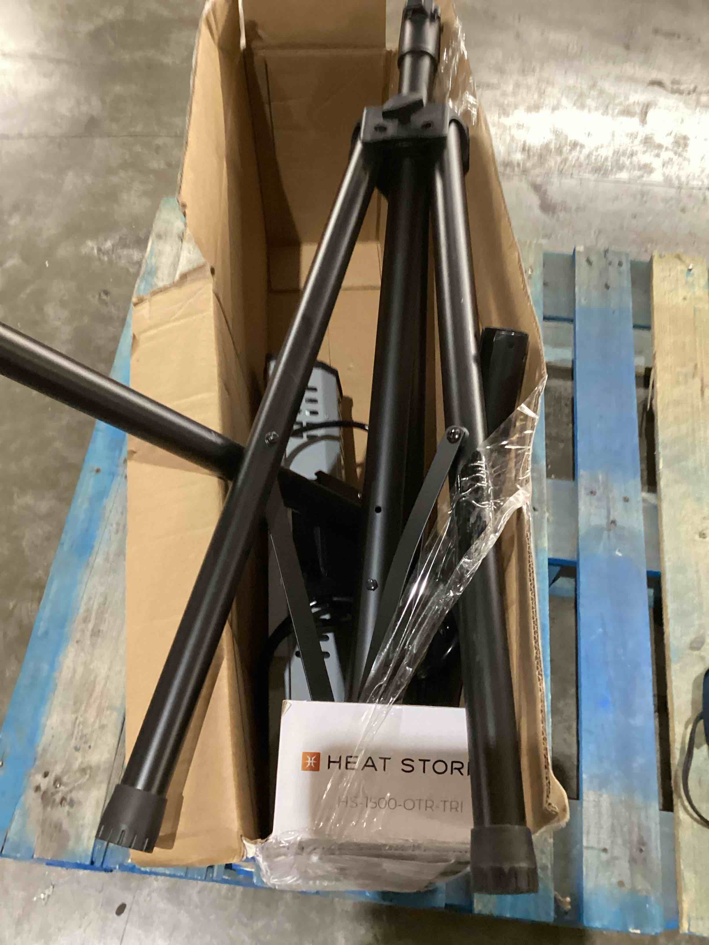 https://s3.amazonaws.com/lotting-images-prod/bidfta/RED3564399_1704290097550.jpeg