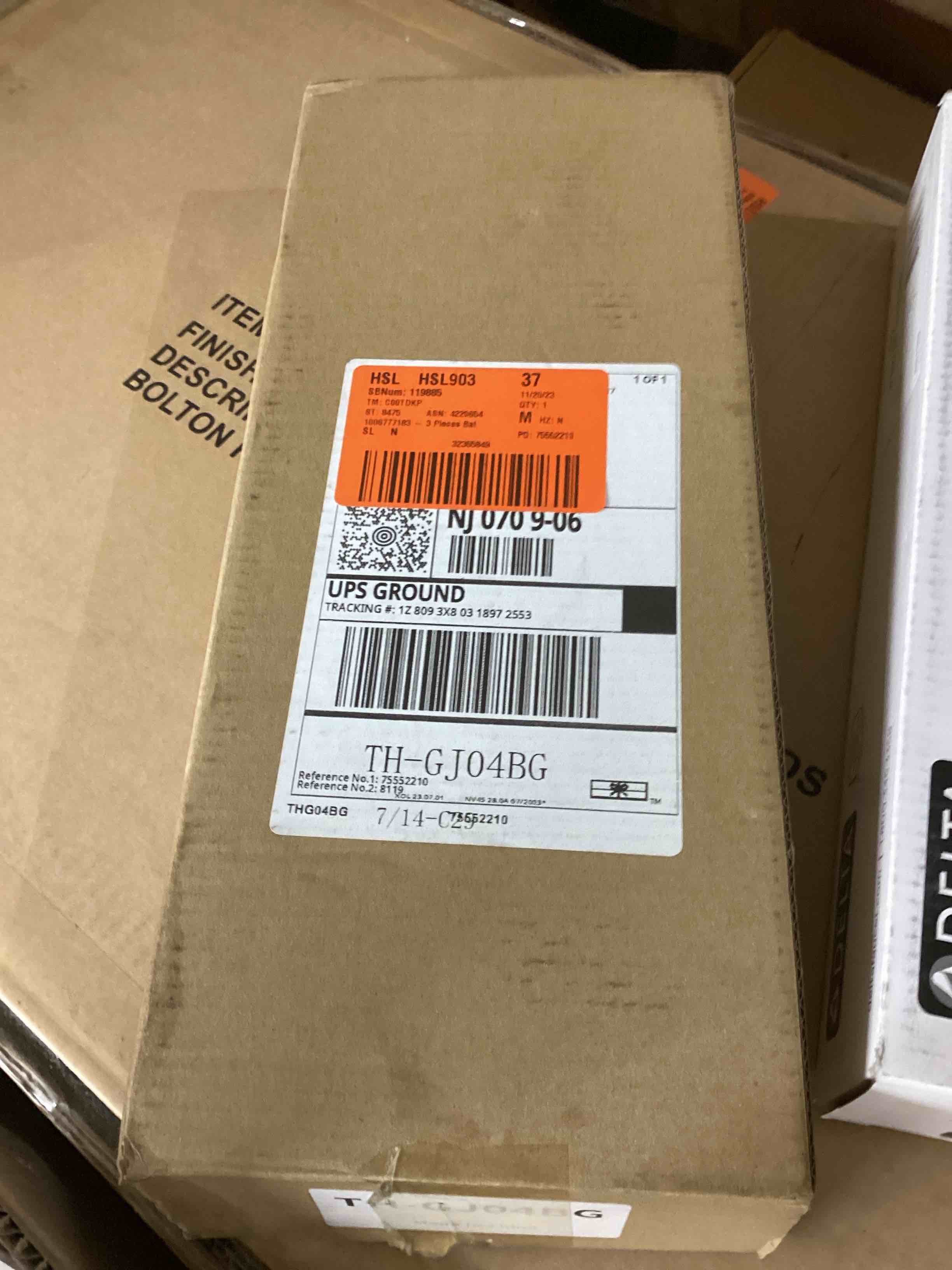 https://s3.amazonaws.com/lotting-images-prod/bidfta/RED3565498_1702913729848.jpeg