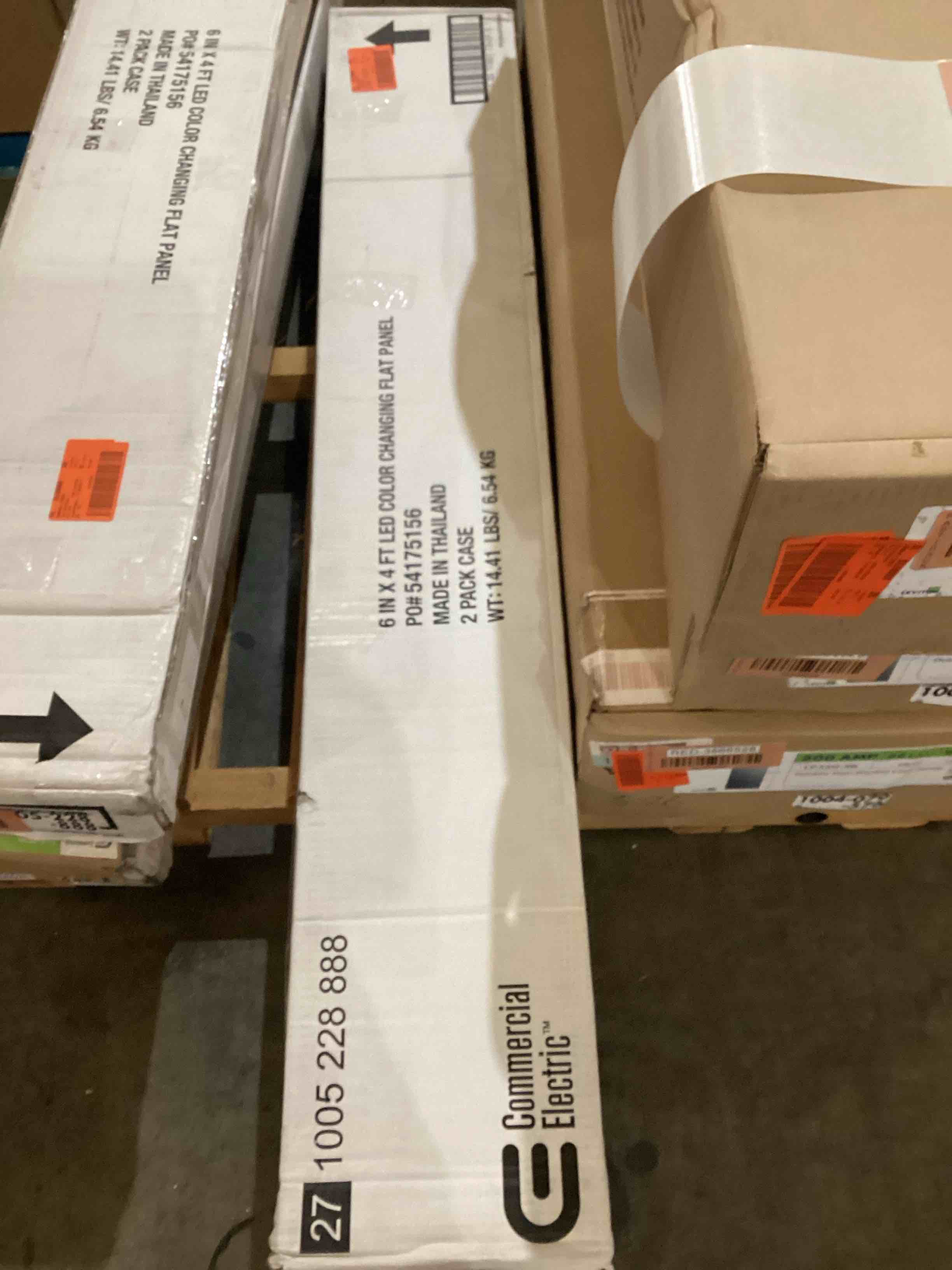 https://s3.amazonaws.com/lotting-images-prod/bidfta/RED3566524_1700850146383.jpeg