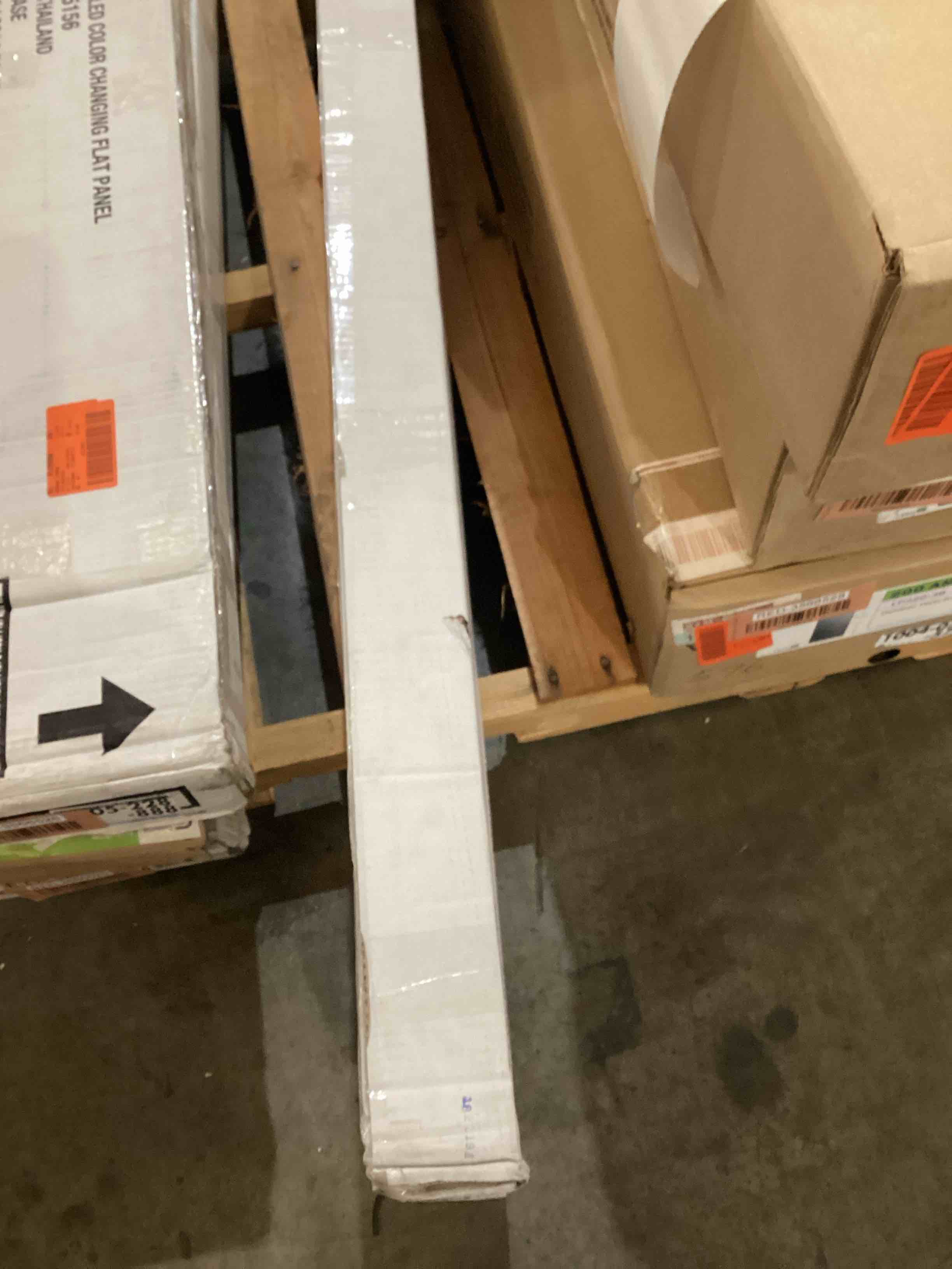 https://s3.amazonaws.com/lotting-images-prod/bidfta/RED3566524_1700850158666.jpeg