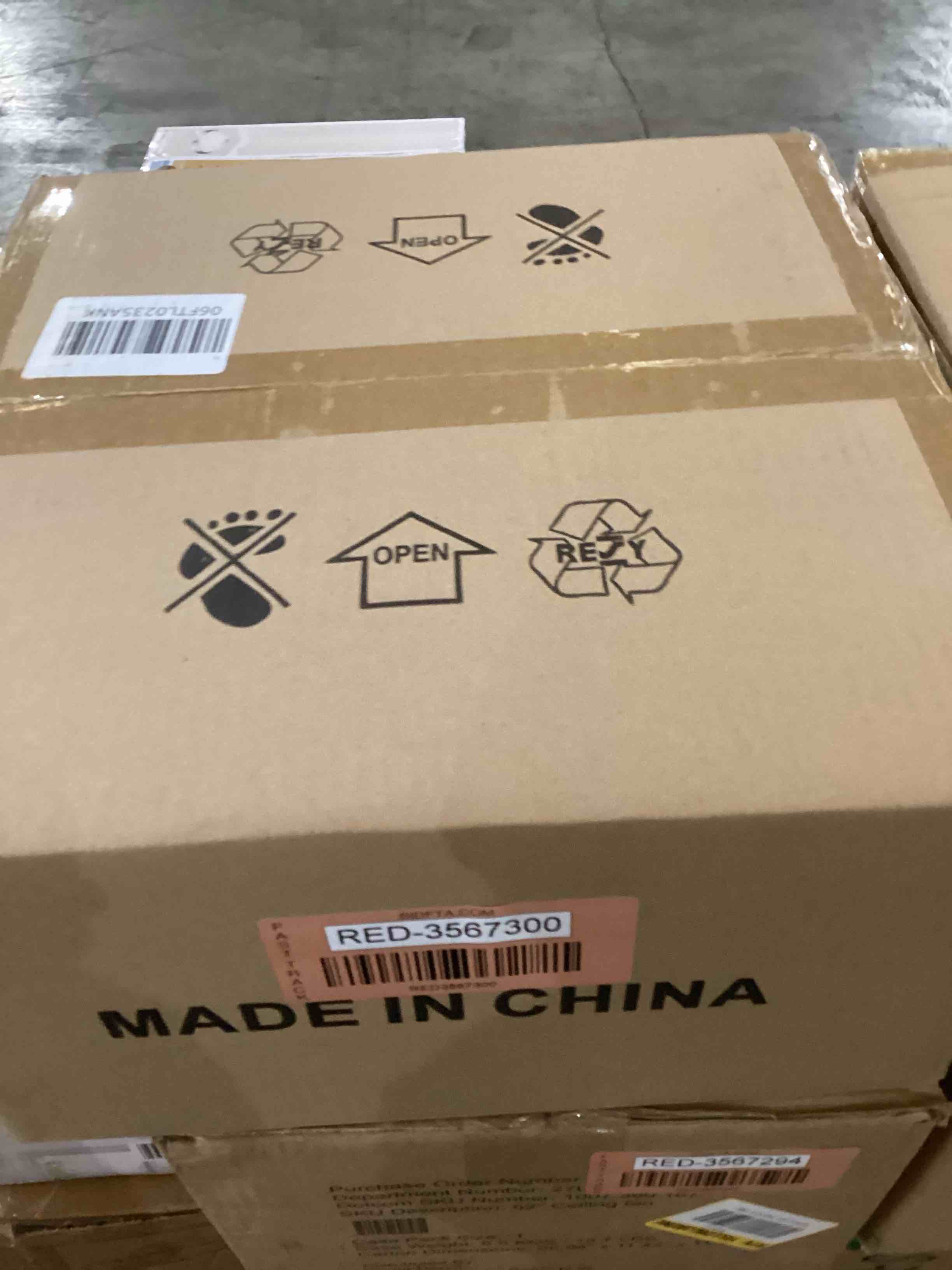https://s3.amazonaws.com/lotting-images-prod/bidfta/RED3567298_1701887028454.jpeg