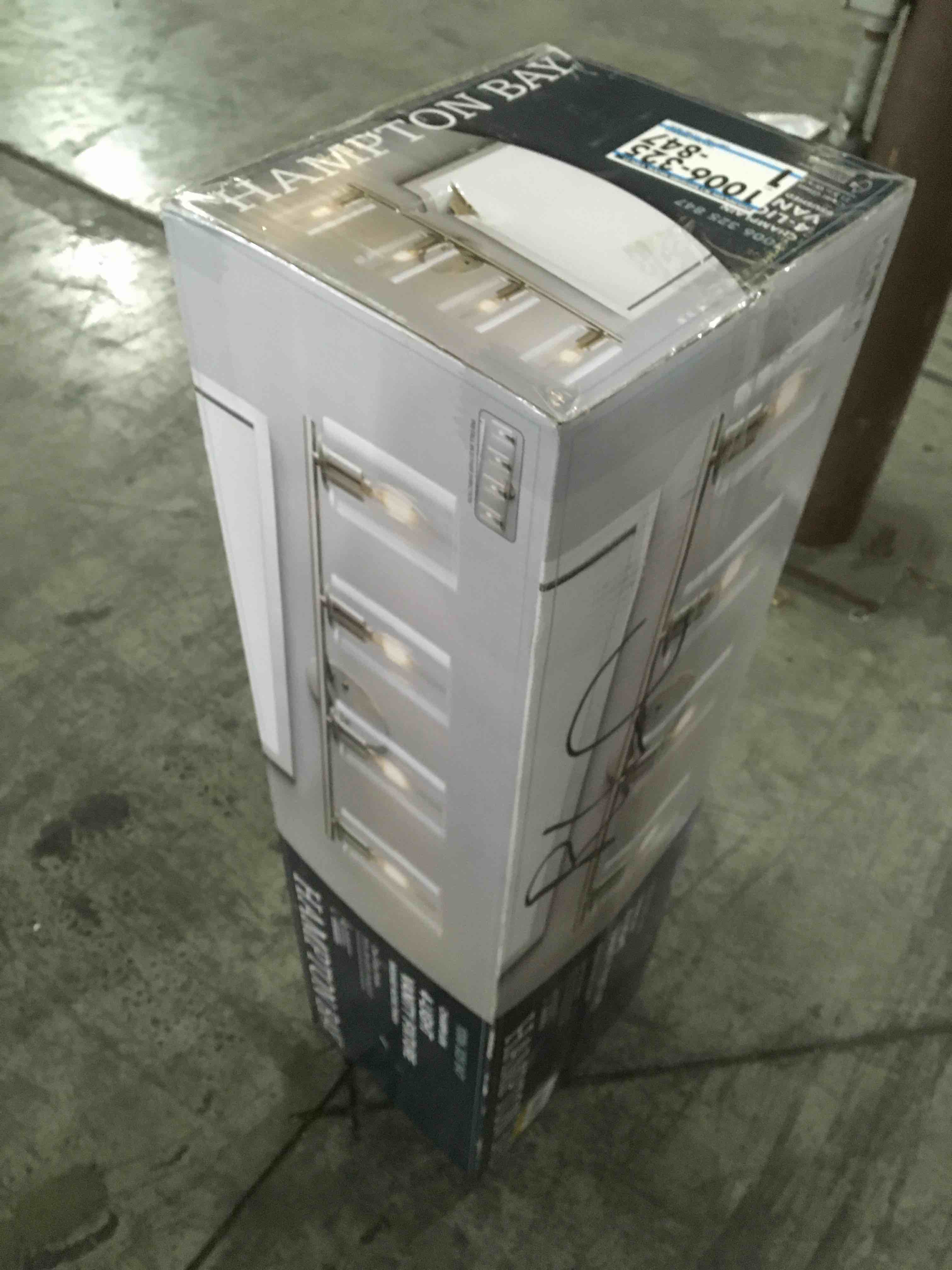 https://s3.amazonaws.com/lotting-images-prod/bidfta/RED3568304_1707141678389.jpeg