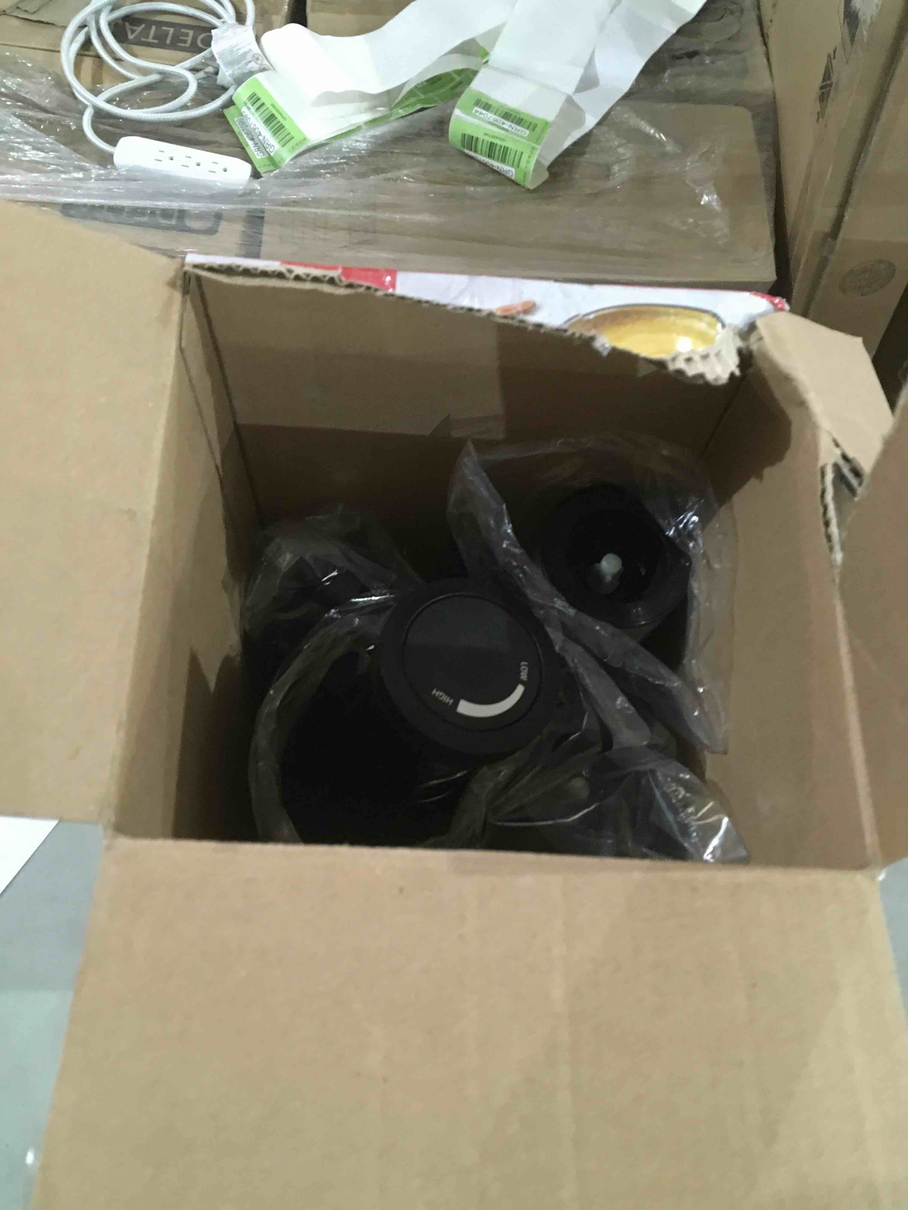 https://s3.amazonaws.com/lotting-images-prod/bidfta/RED3568530_1707399166256.jpeg