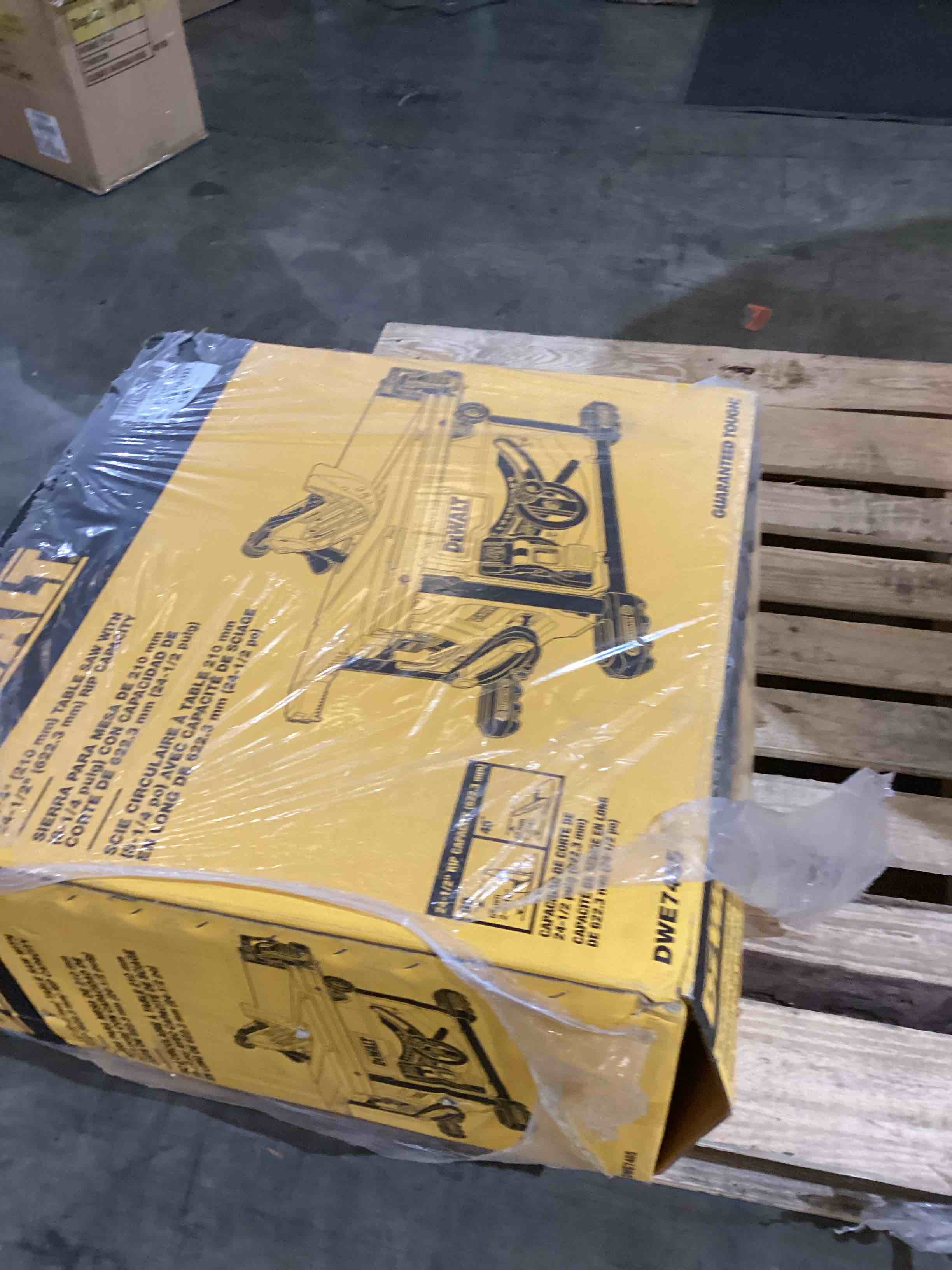 https://s3.amazonaws.com/lotting-images-prod/bidfta/RED3569339_1708005000978.jpeg