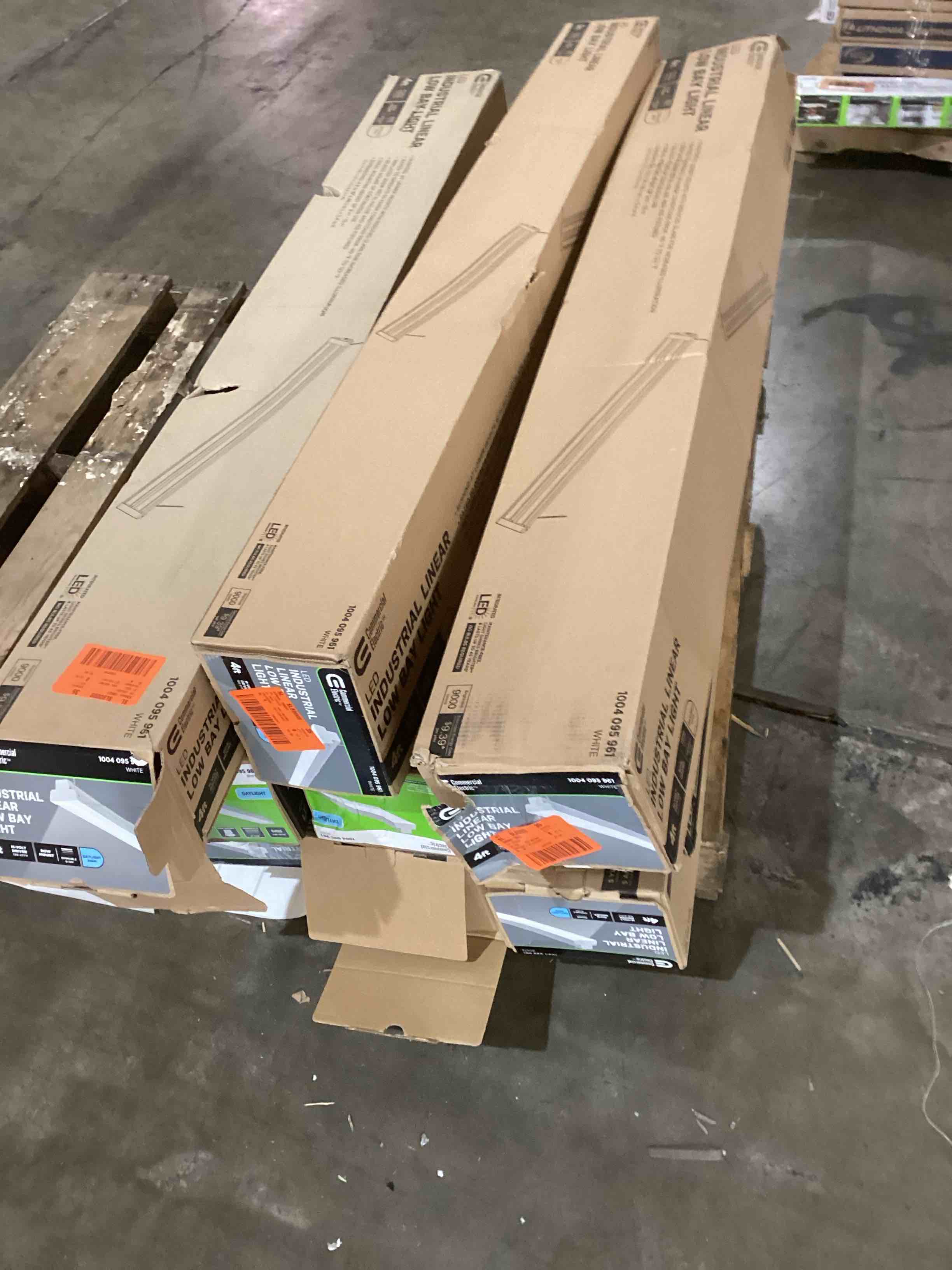 https://s3.amazonaws.com/lotting-images-prod/bidfta/RED3570089_1708698072434.jpeg