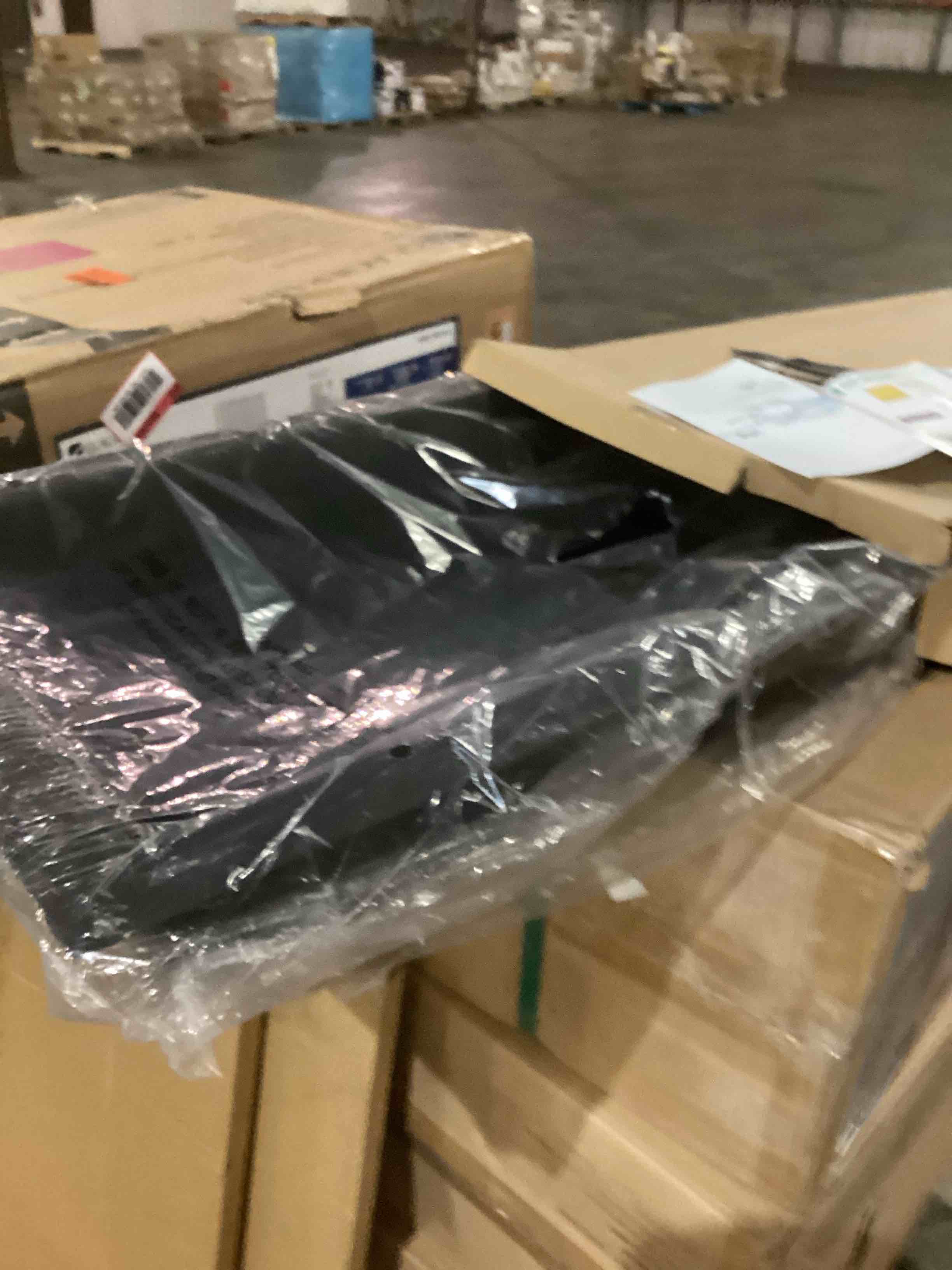https://s3.amazonaws.com/lotting-images-prod/bidfta/RED3570337_1709129070538.jpeg